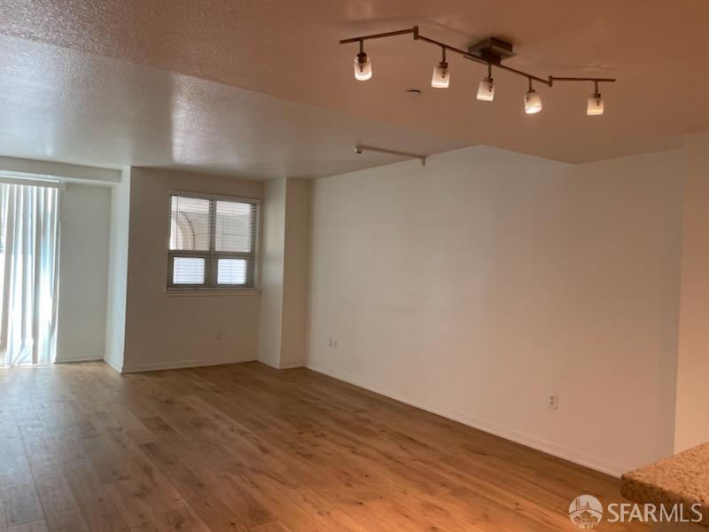 Detail Gallery Image 5 of 17 For 1375 Lick Ave #127,  San Jose,  CA 95110 - 1 Beds | 1 Baths