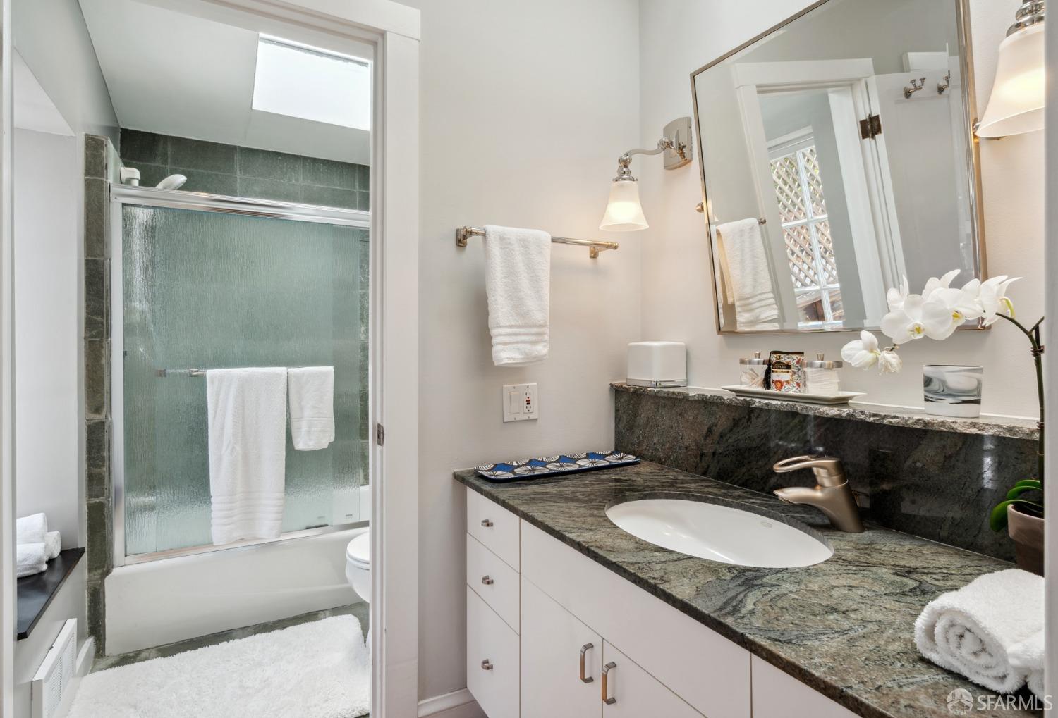 Detail Gallery Image 29 of 65 For 2932 Baker St, San Francisco,  CA 94123 - 2 Beds | 2 Baths