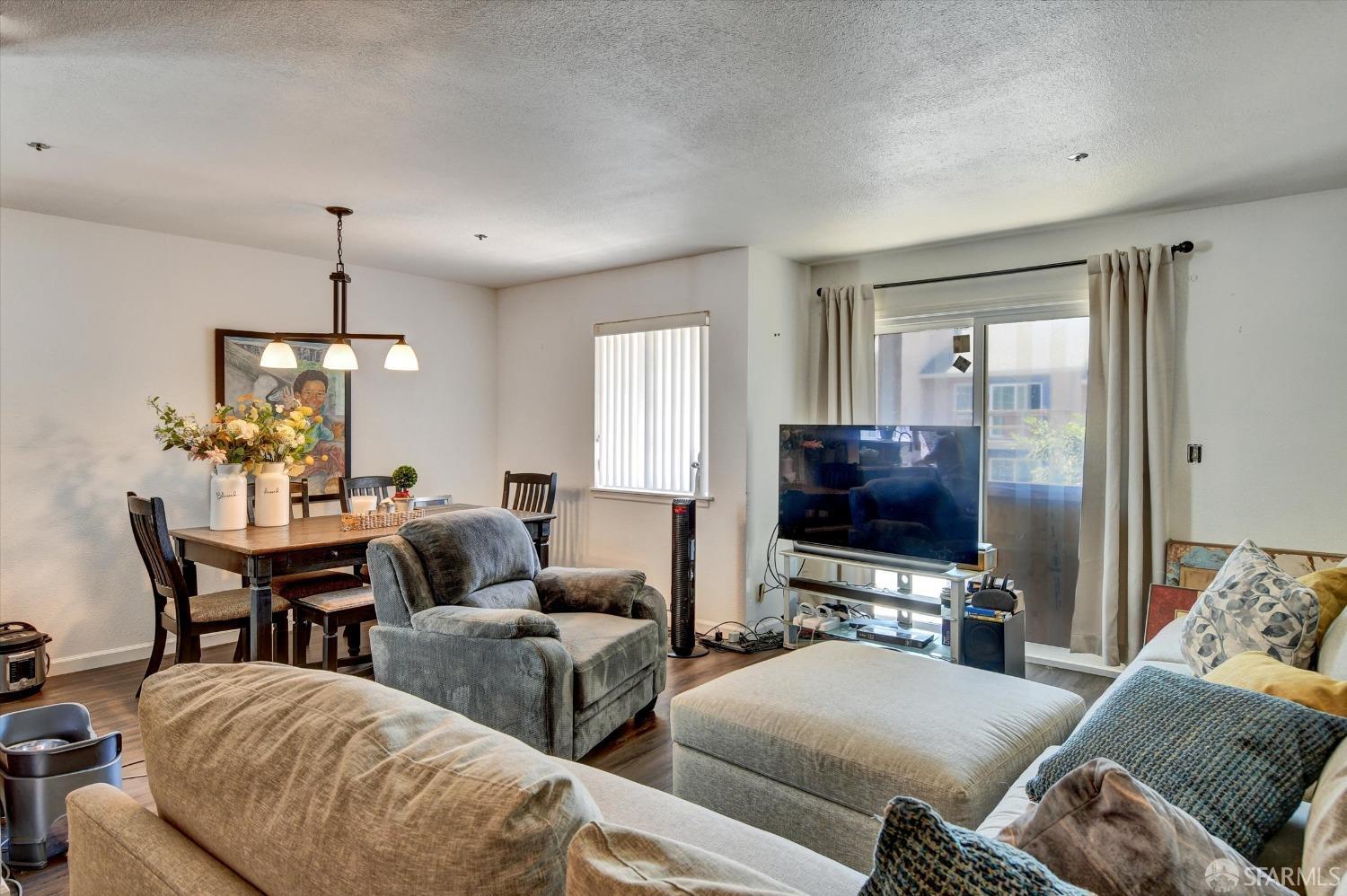 Detail Gallery Image 6 of 22 For 1020 San Gabriel Cir #447,  Daly City,  CA 94014 - 2 Beds | 2 Baths