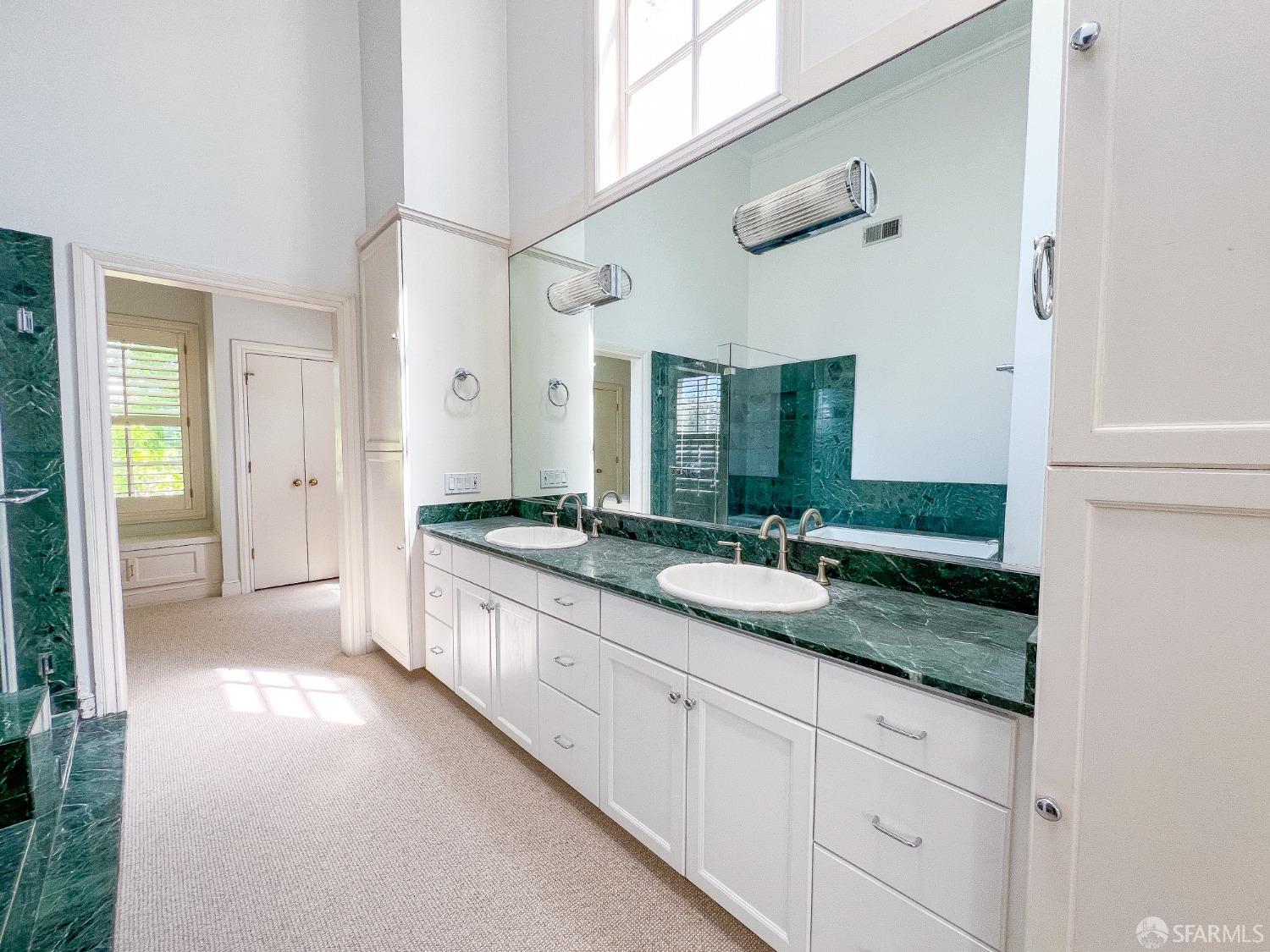 Detail Gallery Image 11 of 34 For 15 Willow Ct, Hillsborough,  CA 94010 - 4 Beds | 4/1 Baths