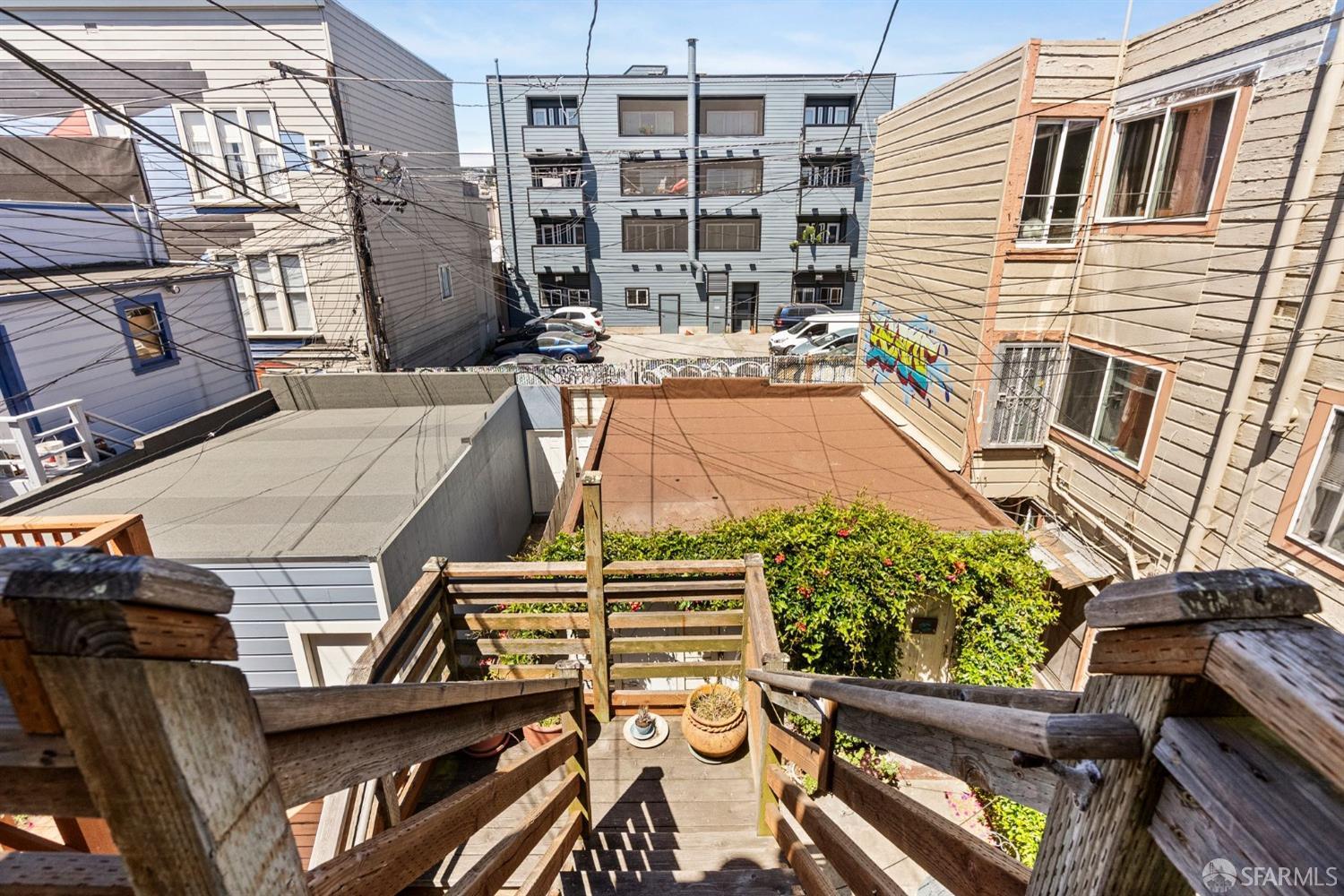 Detail Gallery Image 27 of 43 For 1086 Capp St, San Francisco,  CA 94110 - 3 Beds | 1/1 Baths