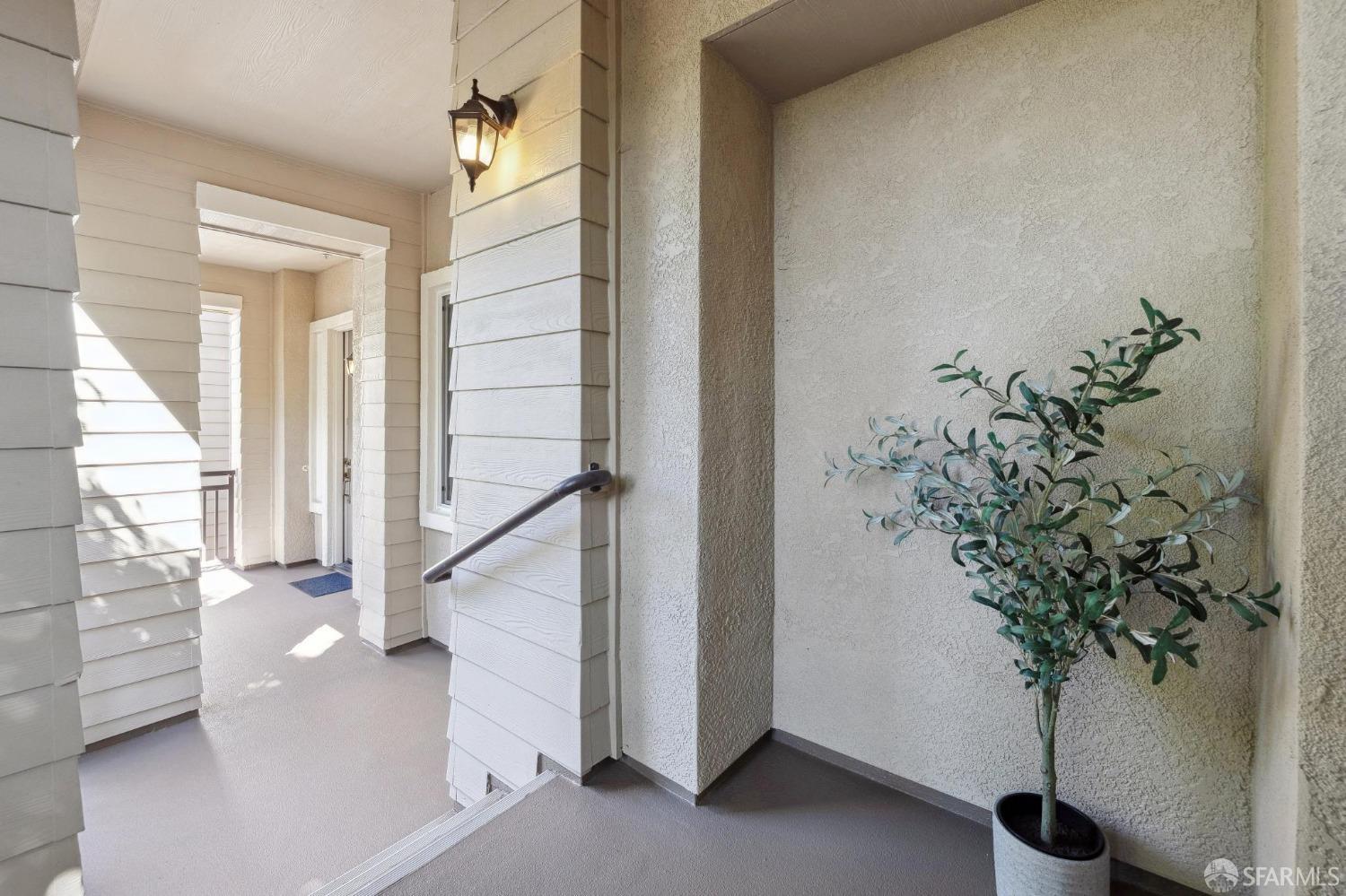 Detail Gallery Image 5 of 56 For 211 Fox Sparrow Ln, Brisbane,  CA 94005 - 2 Beds | 2 Baths