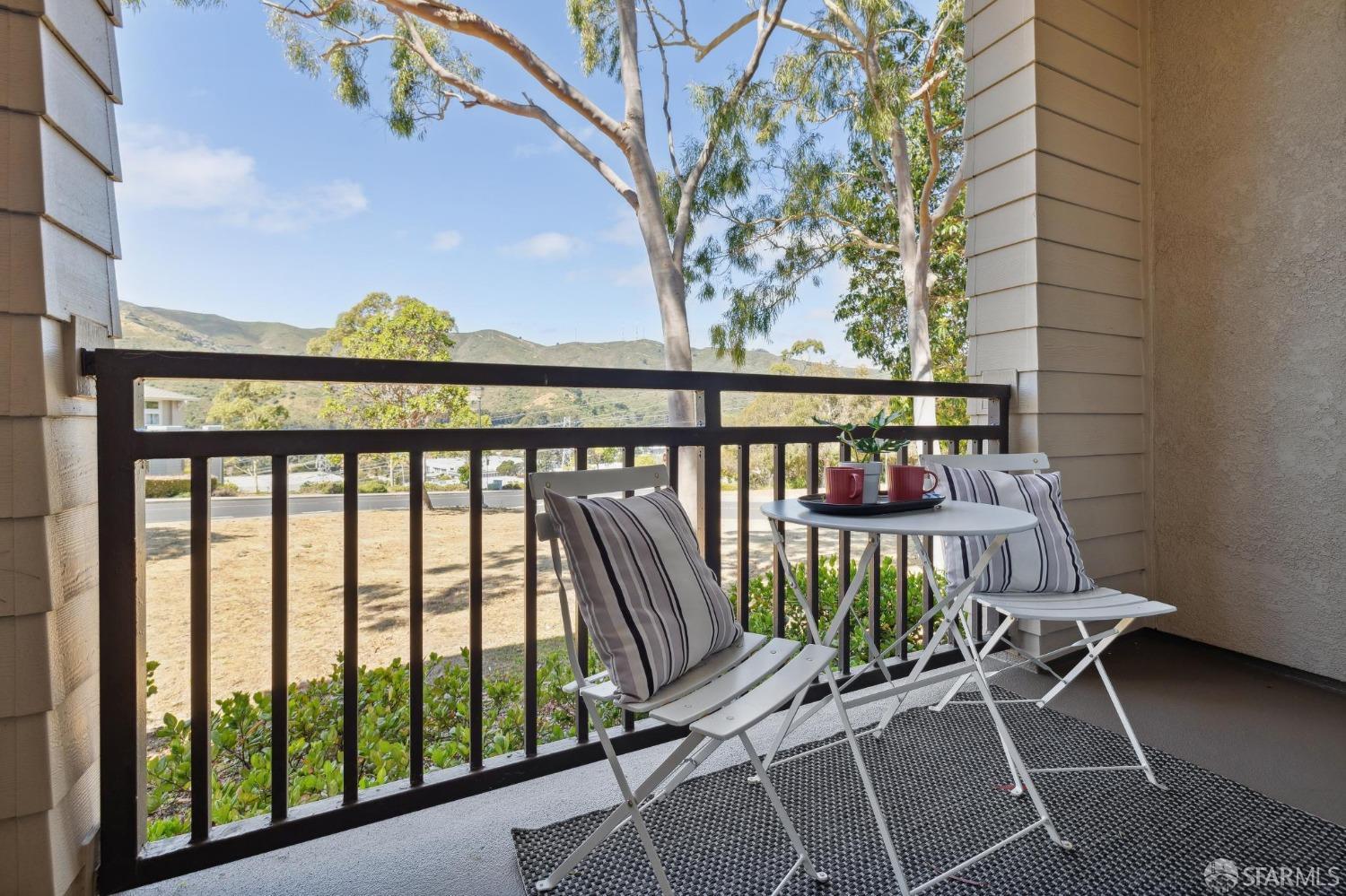 Detail Gallery Image 33 of 56 For 211 Fox Sparrow Ln, Brisbane,  CA 94005 - 2 Beds | 2 Baths