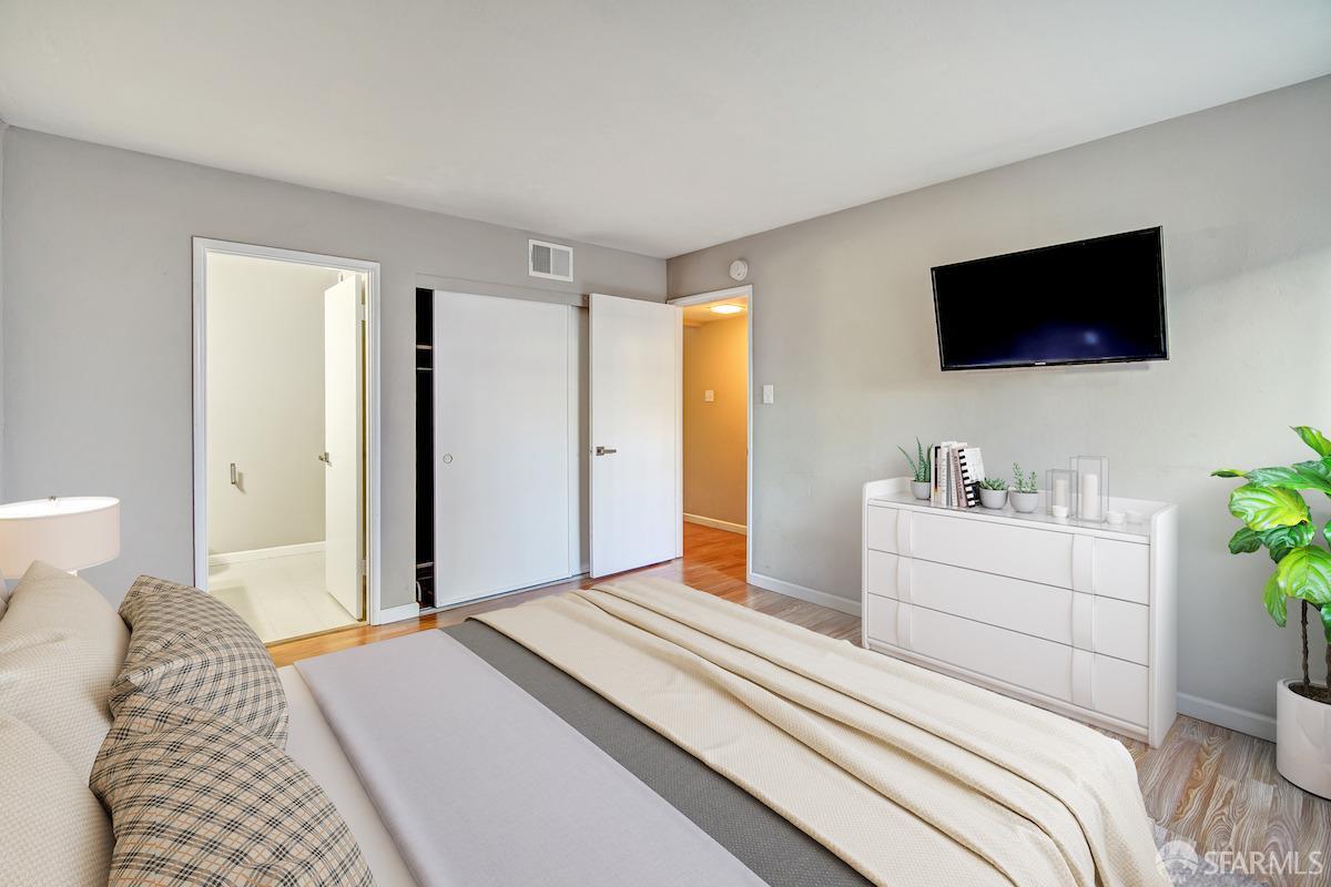 Detail Gallery Image 9 of 22 For 1425 Lakeside Dr #109,  Oakland,  CA 94612 - 2 Beds | 2 Baths