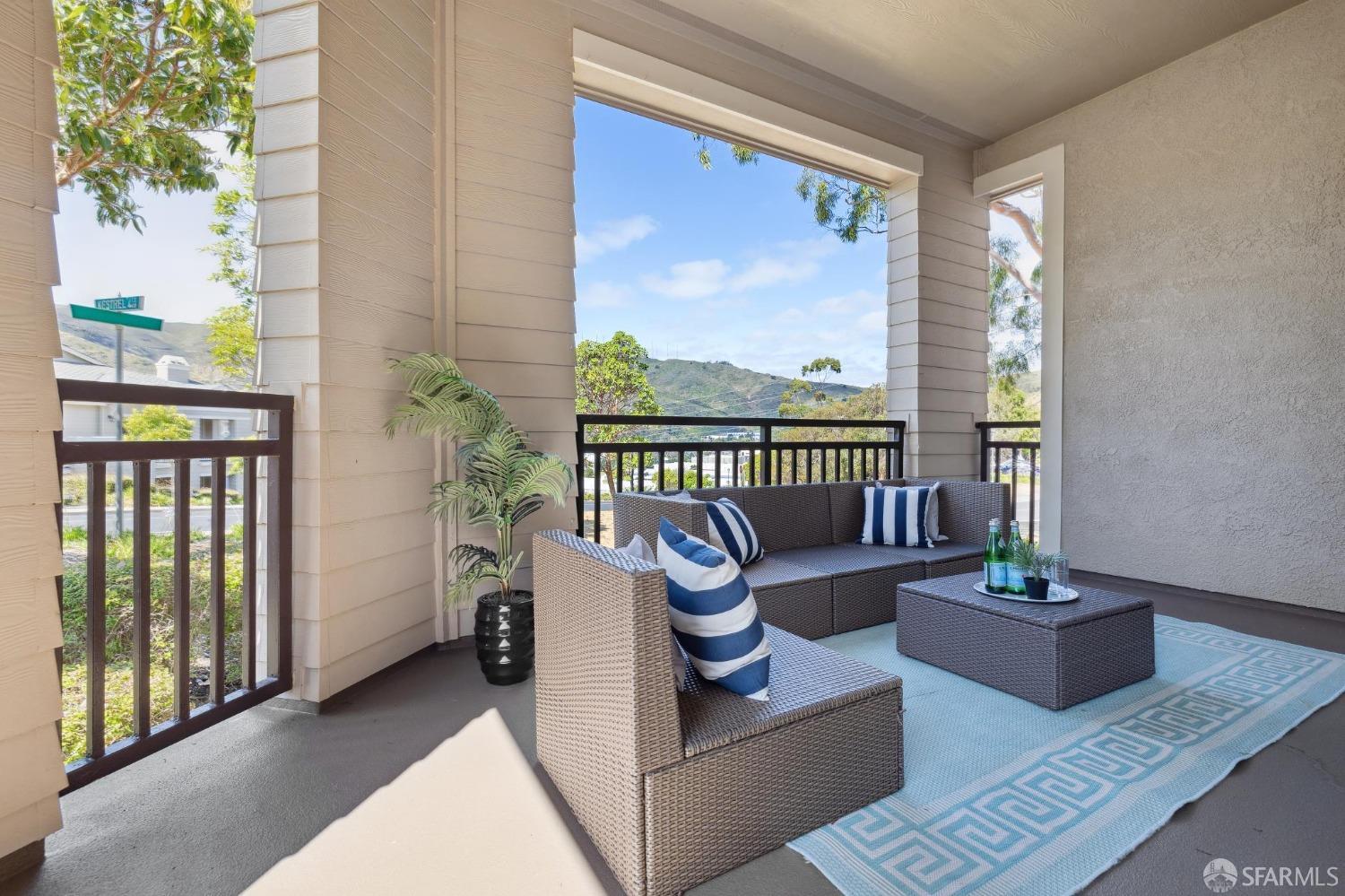 Detail Gallery Image 18 of 56 For 211 Fox Sparrow Ln, Brisbane,  CA 94005 - 2 Beds | 2 Baths