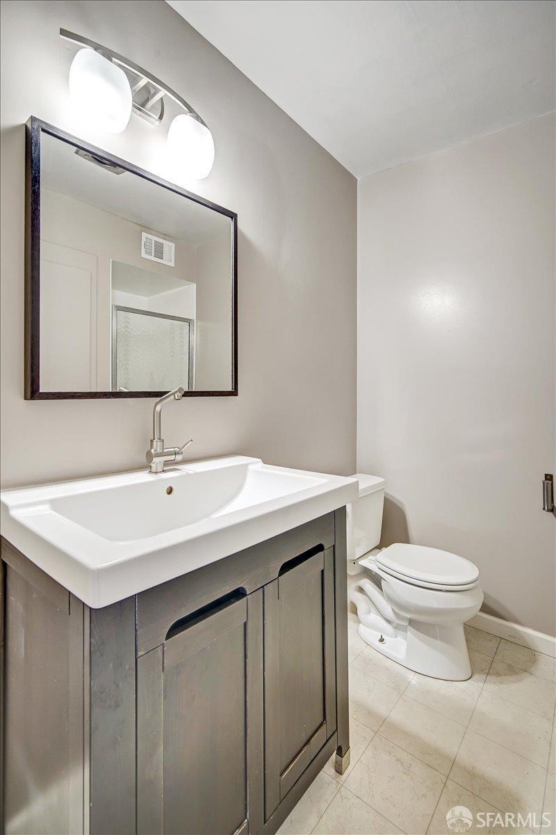 Detail Gallery Image 10 of 22 For 1425 Lakeside Dr #109,  Oakland,  CA 94612 - 2 Beds | 2 Baths