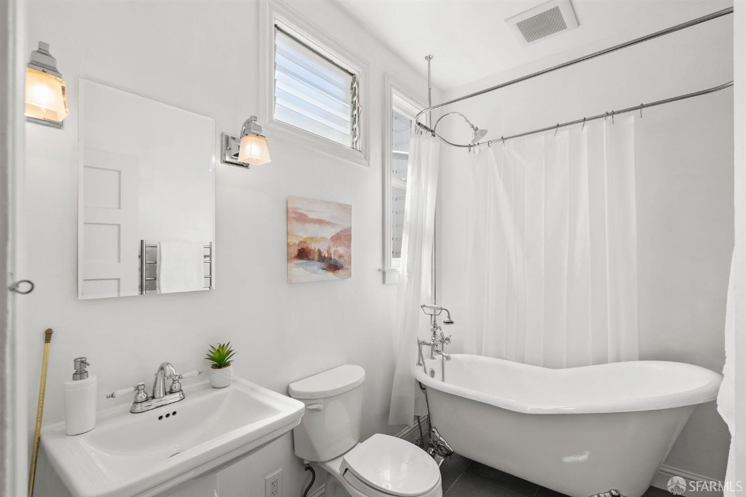 Detail Gallery Image 15 of 43 For 1086 Capp St, San Francisco,  CA 94110 - 3 Beds | 1/1 Baths