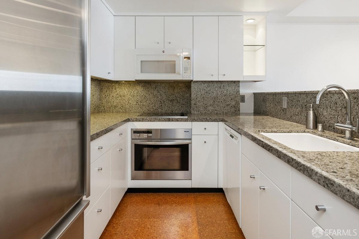 Detail Gallery Image 3 of 39 For 601 Van Ness Ave #805,  San Francisco,  CA 94102 - 2 Beds | 2 Baths