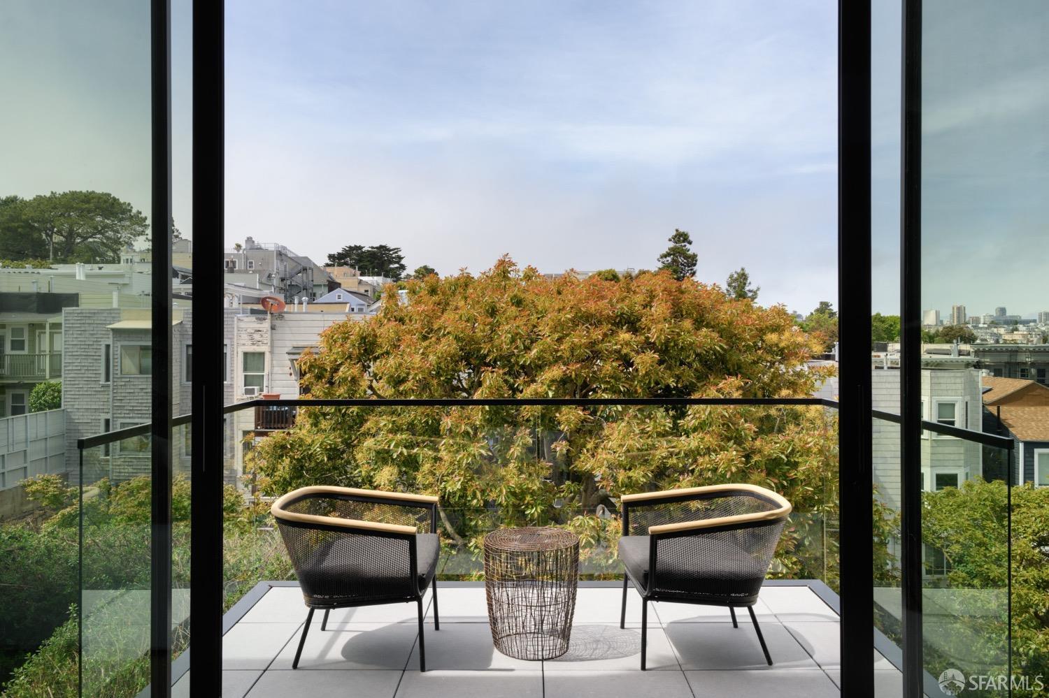 Detail Gallery Image 12 of 24 For 66 Beaver St, San Francisco,  CA 94114 - 2 Beds | 2/1 Baths