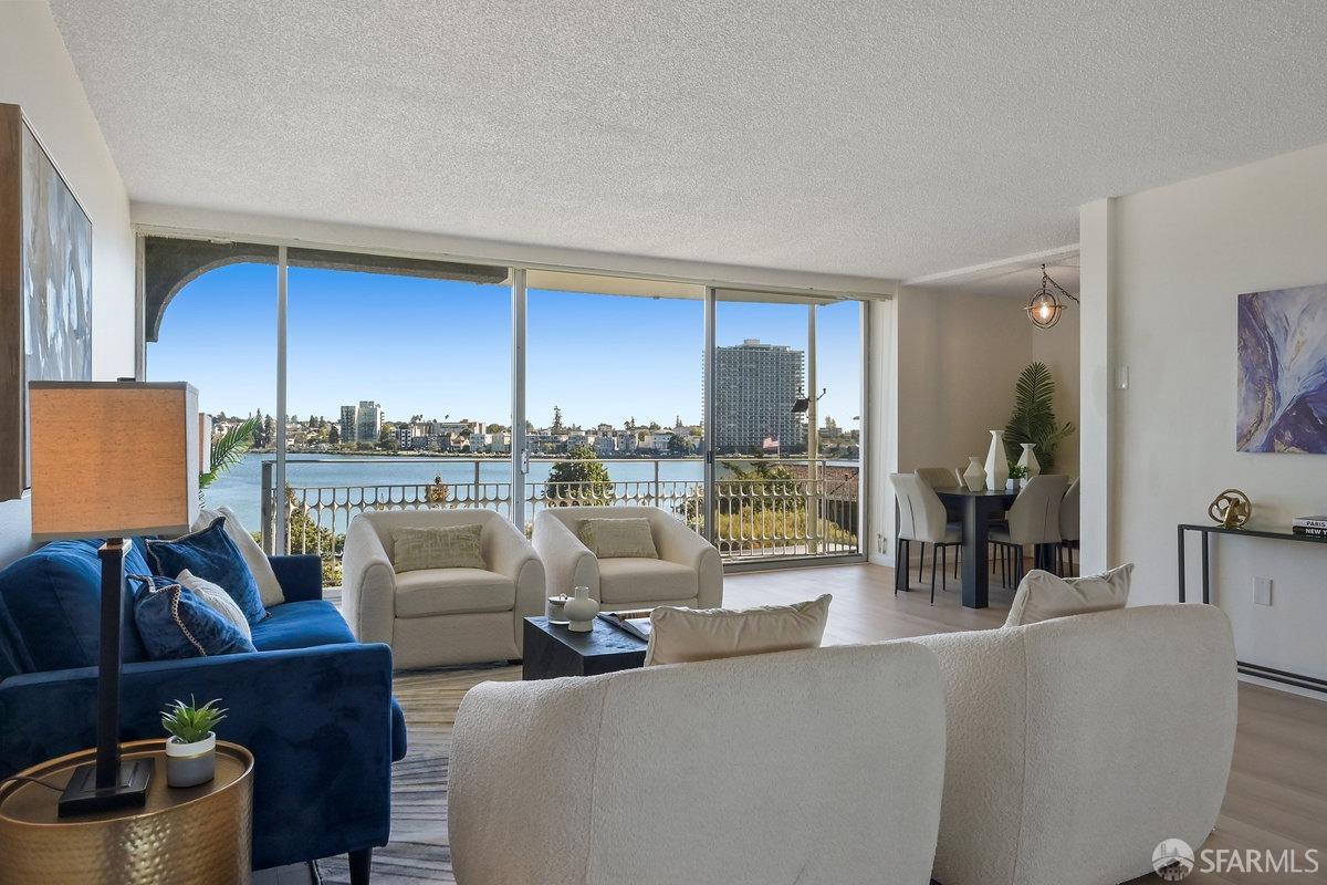 Detail Gallery Image 1 of 1 For 1555 Lakeside Dr #22,  Oakland,  CA 94612 - 2 Beds | 2 Baths