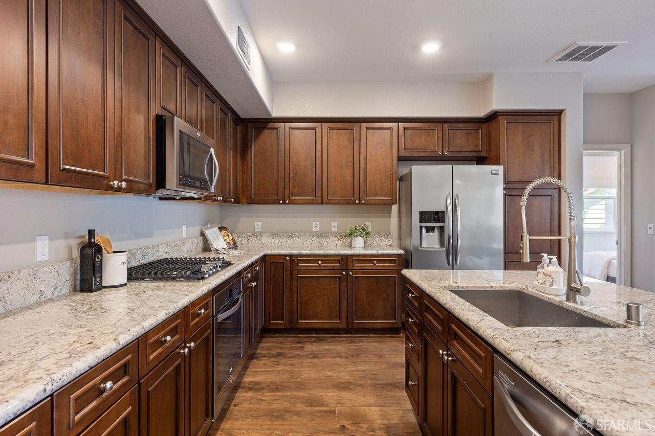 Detail Gallery Image 11 of 53 For 1130 Karby Ter #304,  Sunnyvale,  CA 94089 - 2 Beds | 2 Baths