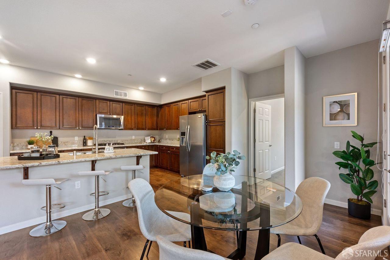 Detail Gallery Image 12 of 53 For 1130 Karby Ter #304,  Sunnyvale,  CA 94089 - 2 Beds | 2 Baths