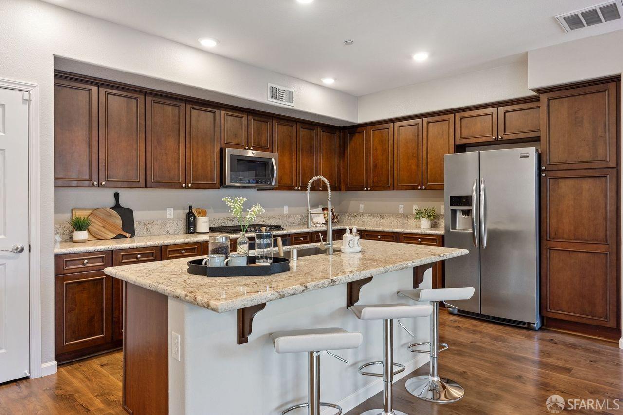 Detail Gallery Image 9 of 53 For 1130 Karby Ter #304,  Sunnyvale,  CA 94089 - 2 Beds | 2 Baths