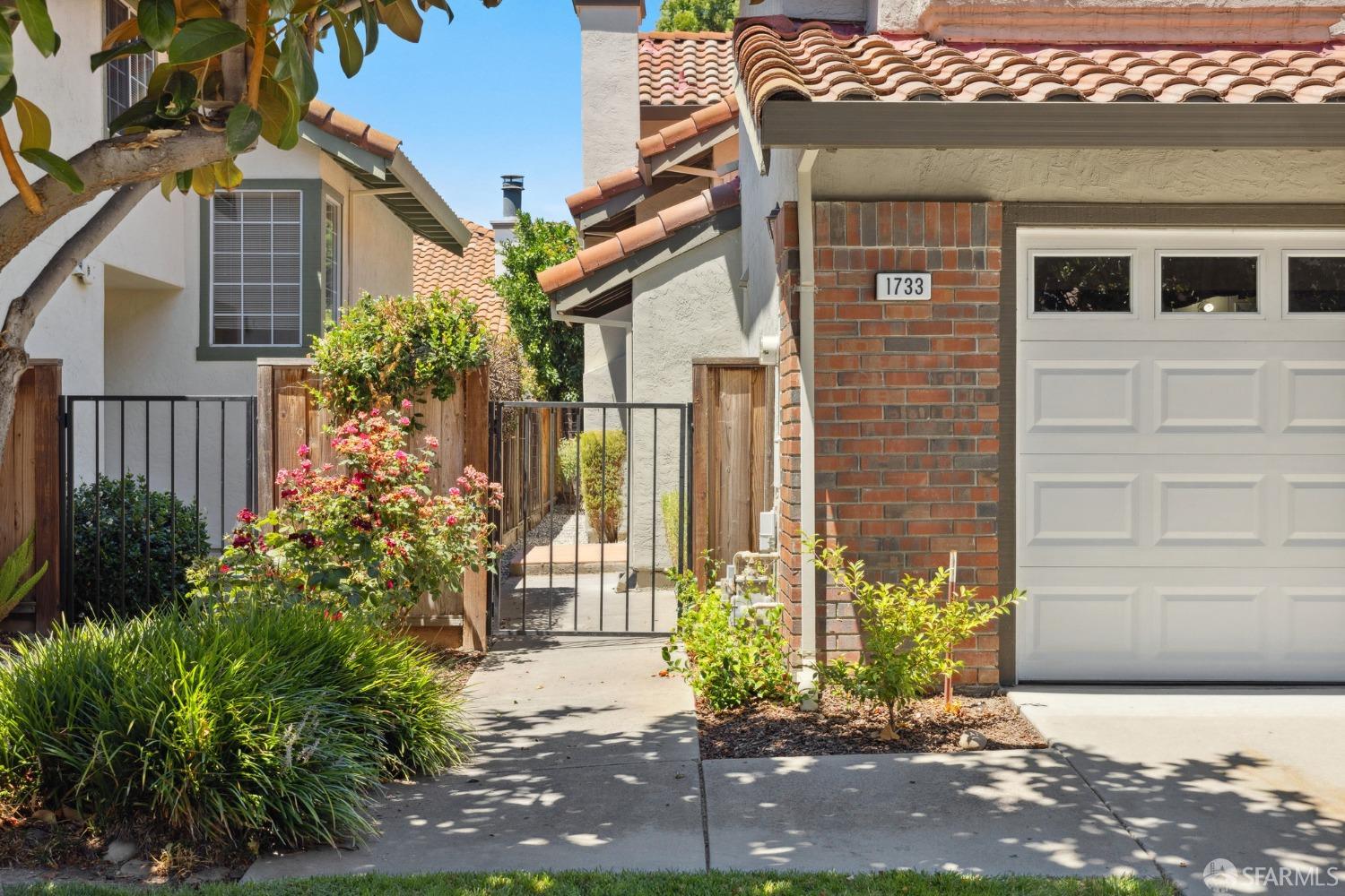 Detail Gallery Image 3 of 47 For 1733 Magnolia Cir, Pleasanton,  CA 94566 - 4 Beds | 3 Baths