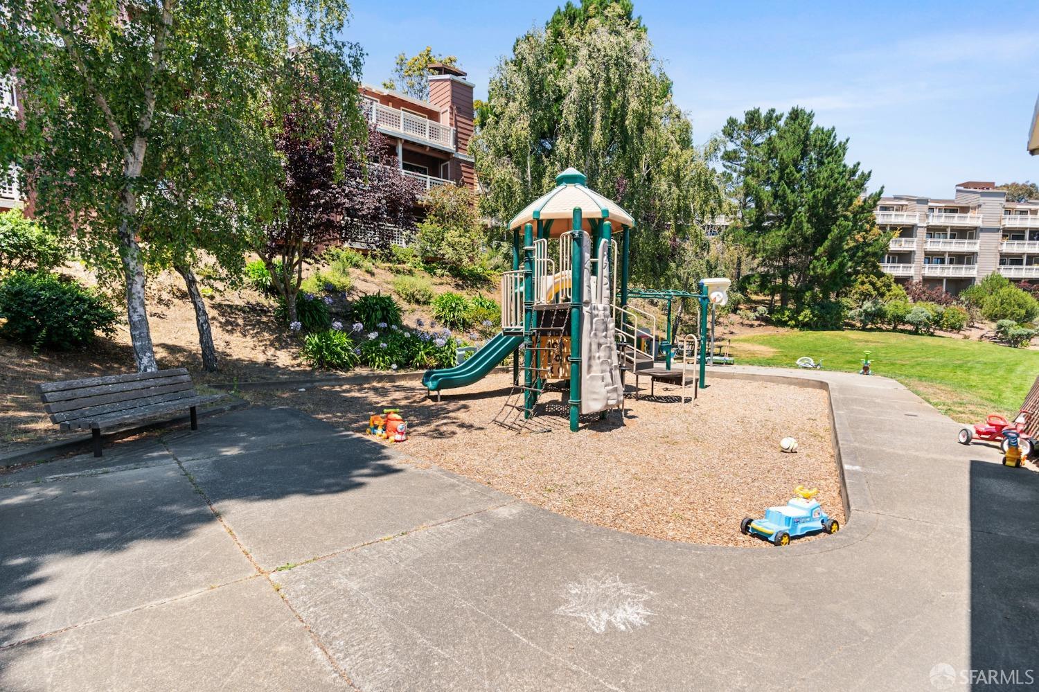 Detail Gallery Image 21 of 23 For 2311 Lupine Ct, Daly City,  CA 94014 - 3 Beds | 2 Baths