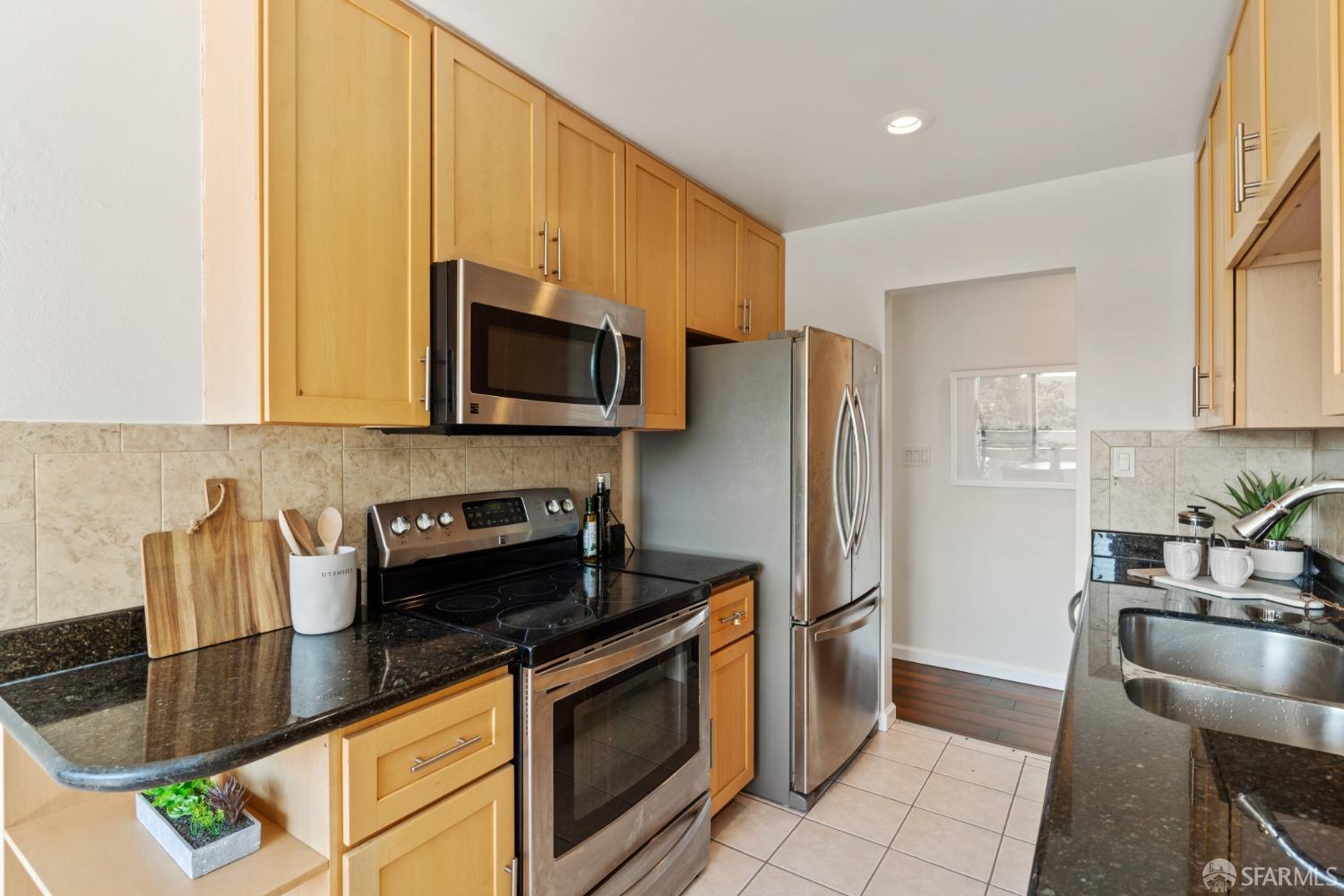 Detail Gallery Image 7 of 24 For 1191 Compass Ln #104,  Foster City,  CA 94404 - 3 Beds | 2 Baths