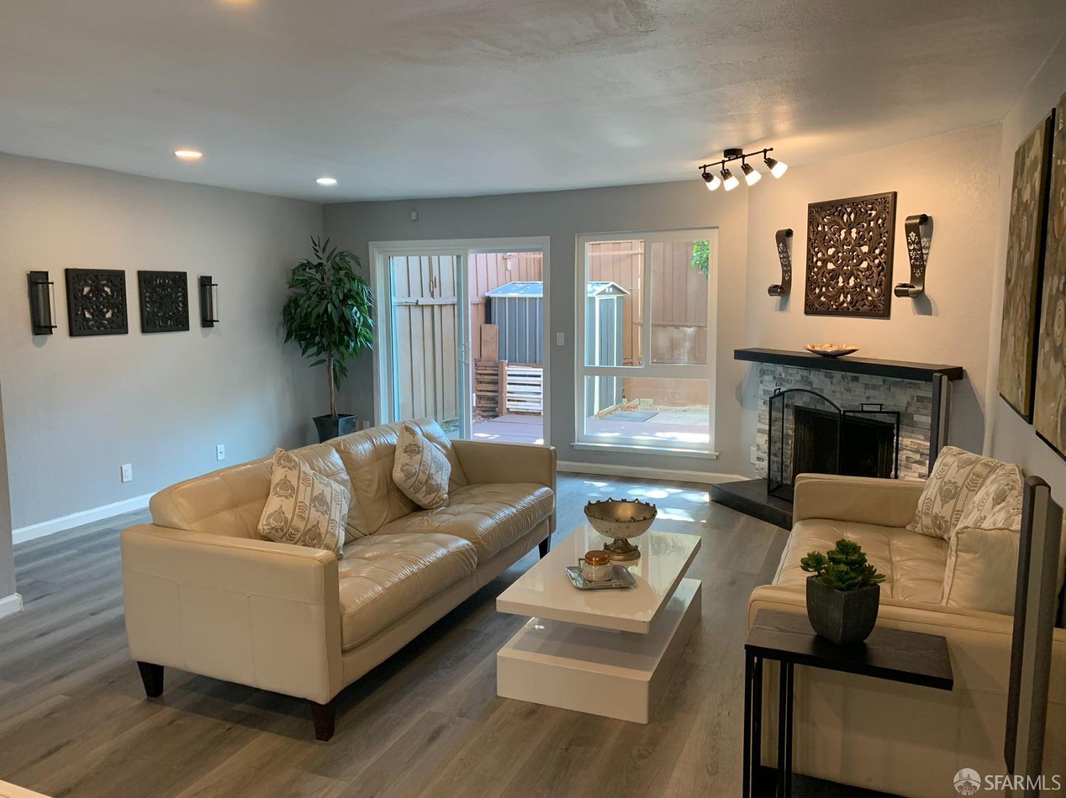 Mission Drive, East Palo Alto, California image 3