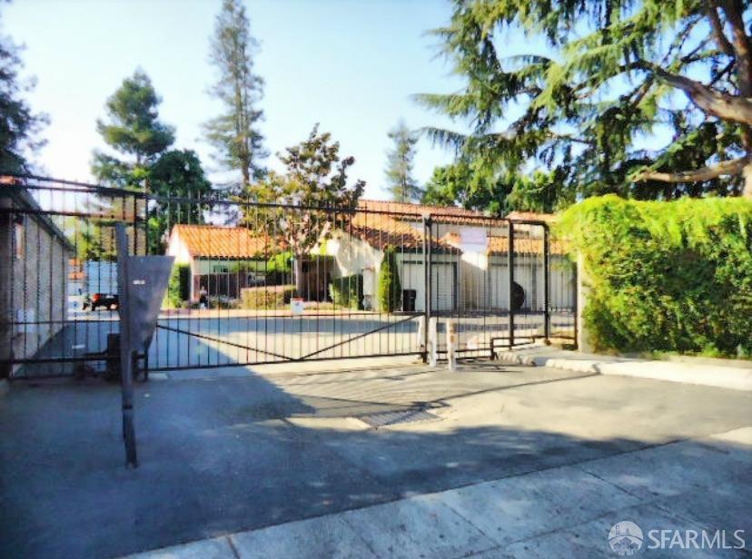 Mission Drive, East Palo Alto, California image 28