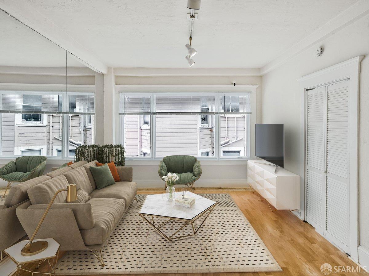 Photo #6: 424055596 Listing 