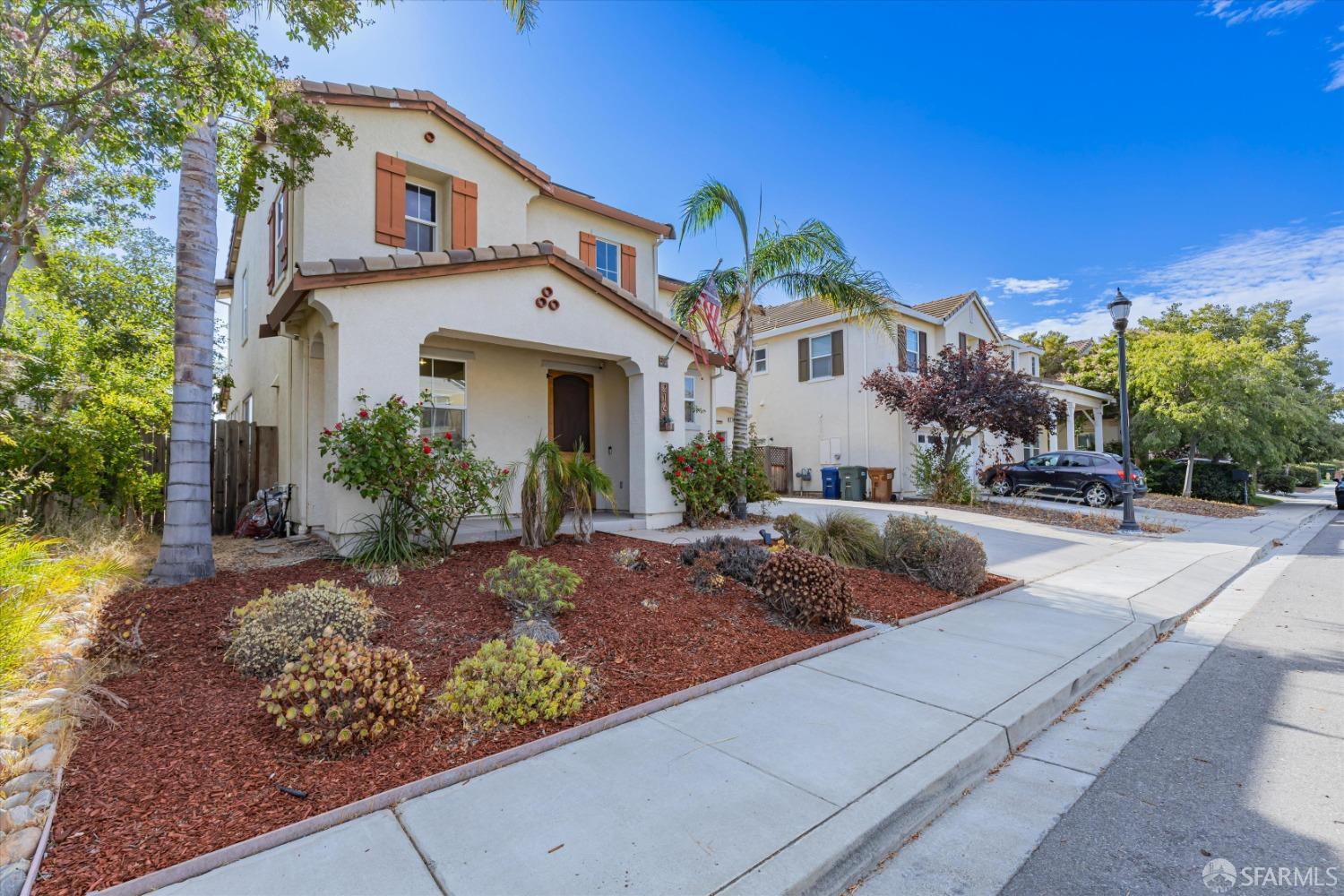 Detail Gallery Image 2 of 24 For 216 Yellow Rose Cir, Oakley,  CA 94561 - 3 Beds | 2/1 Baths