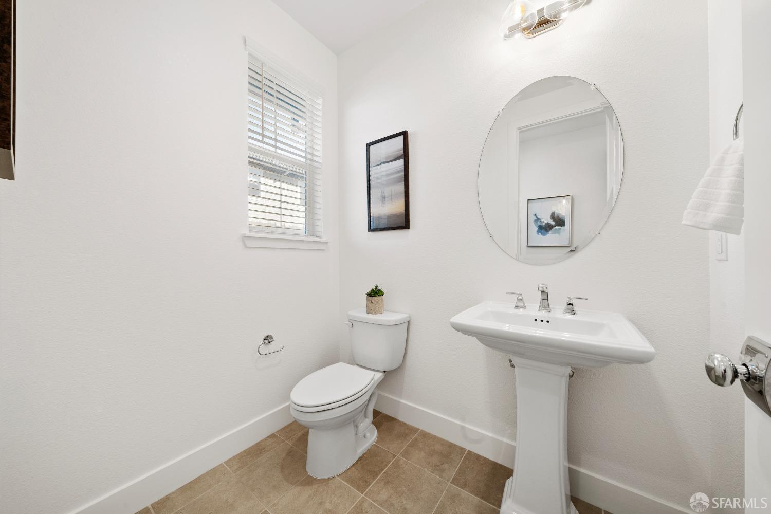 Detail Gallery Image 8 of 28 For 2709 Delaney Ct, Castro Valley,  CA 94546 - 3 Beds | 3/1 Baths