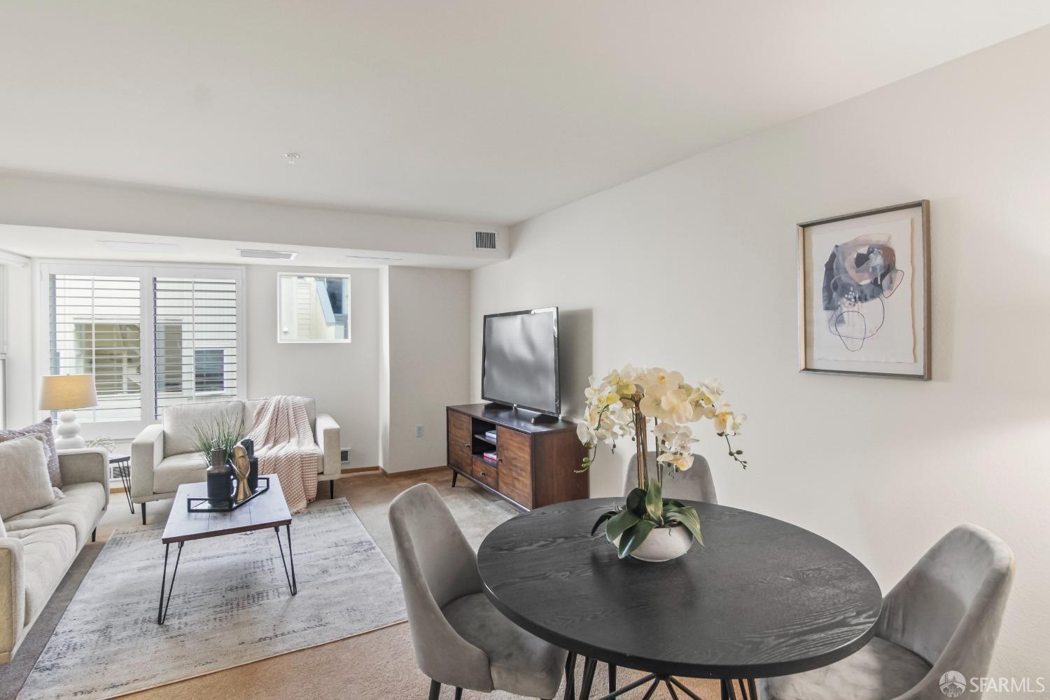 Detail Gallery Image 2 of 22 For 135 Valencia St #A208,  San Francisco,  CA 94103 - 2 Beds | 1 Baths