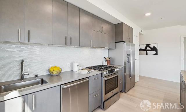 Detail Gallery Image 5 of 58 For 51 Innes Ct #408,  San Francisco,  CA 94124 - 2 Beds | 2 Baths