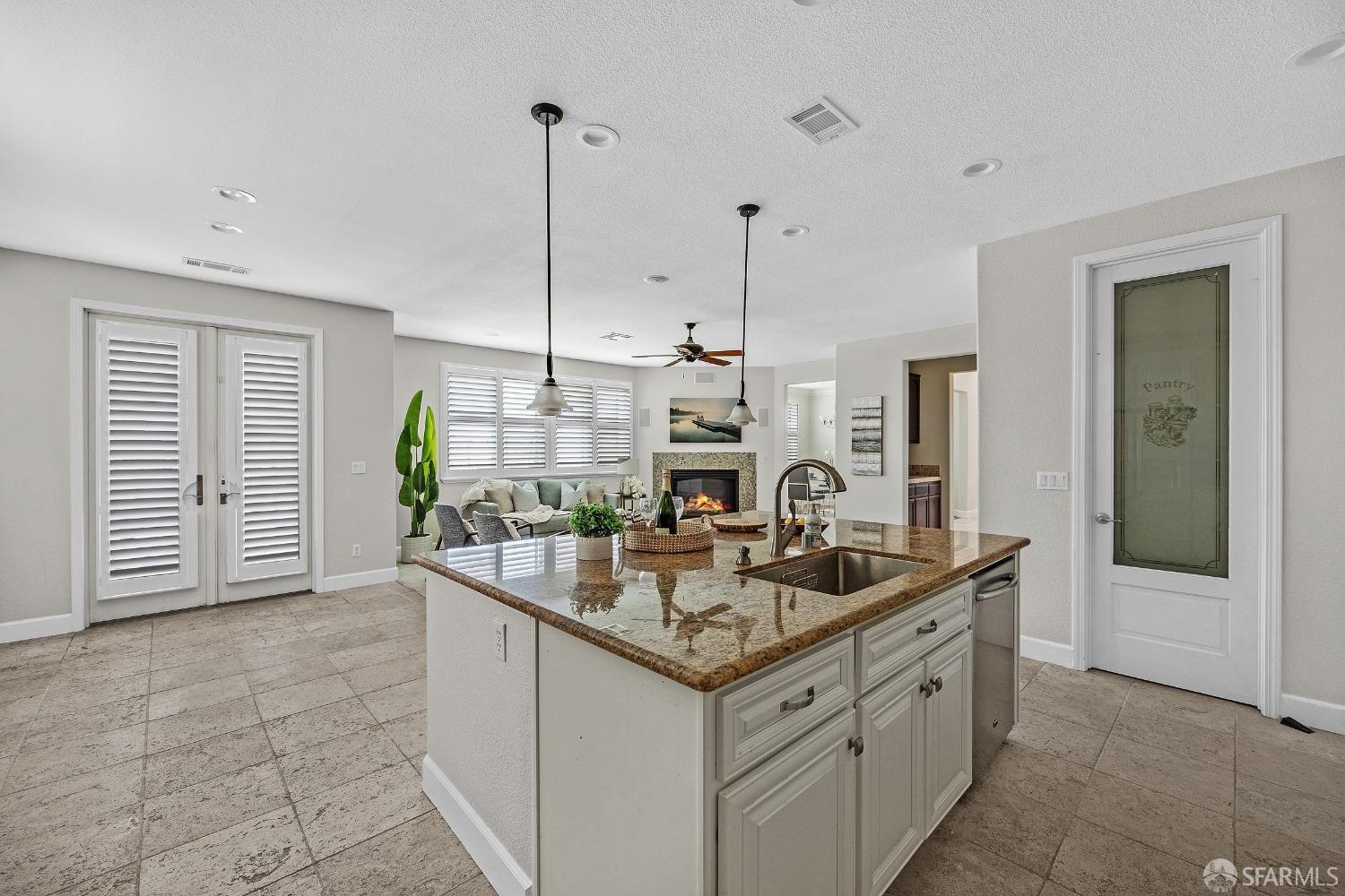 Detail Gallery Image 15 of 54 For 1540 Rio Verde Cir, Bay Point,  CA 94565 - 5 Beds | 3/1 Baths