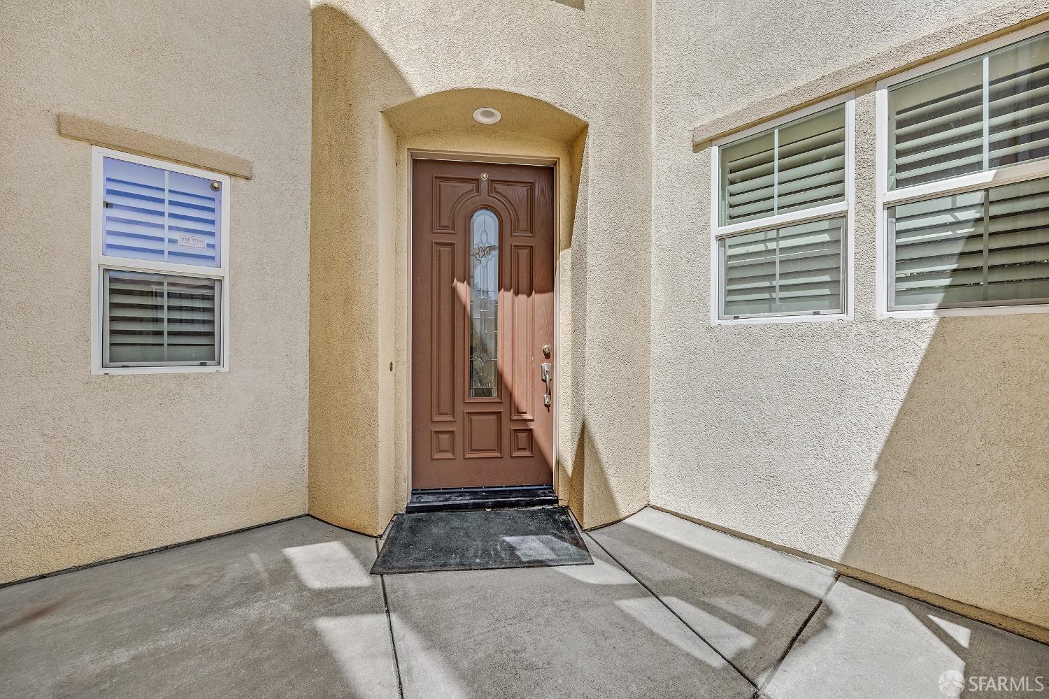 Detail Gallery Image 4 of 54 For 1540 Rio Verde Cir, Bay Point,  CA 94565 - 5 Beds | 3/1 Baths