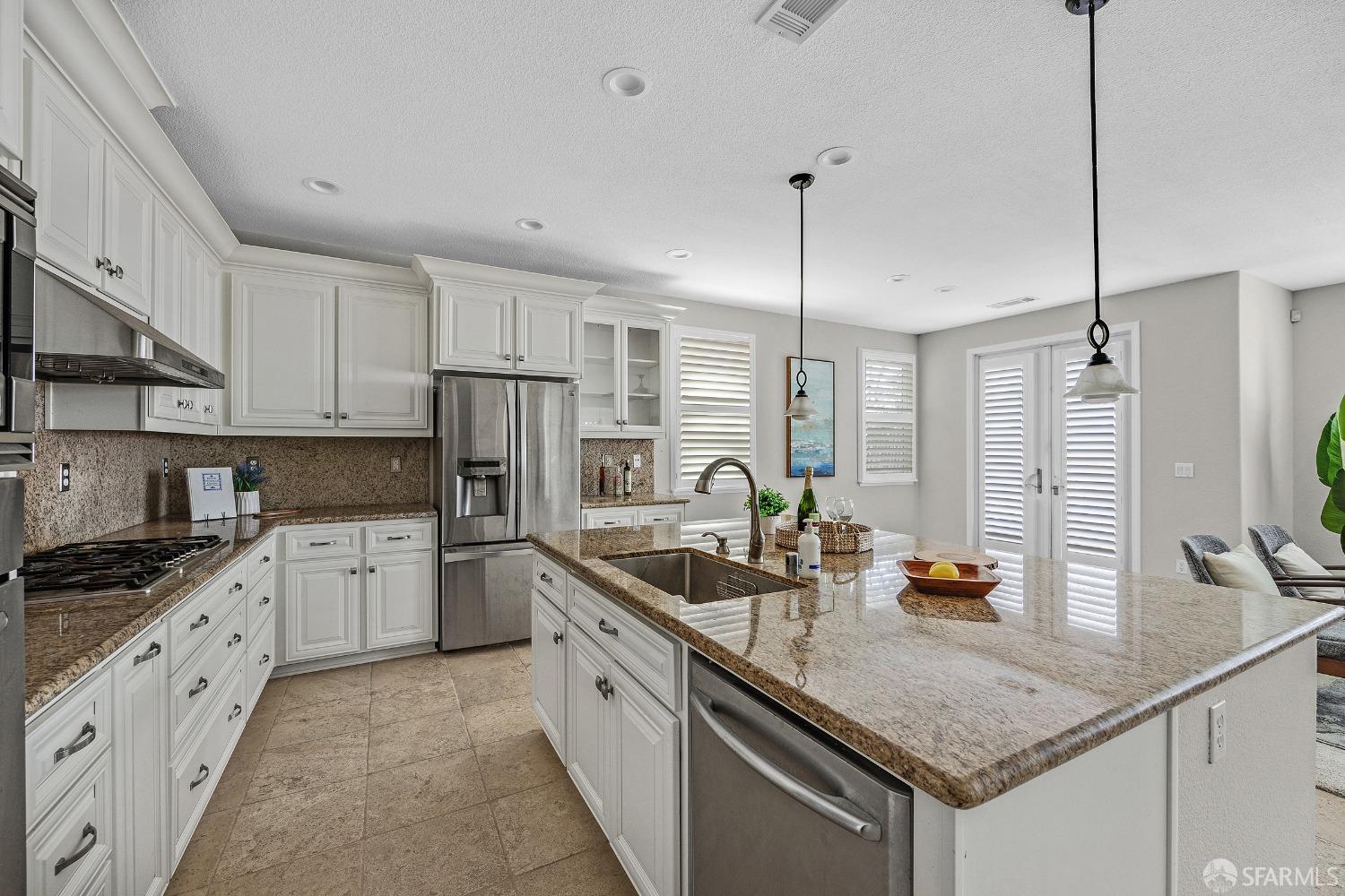 Detail Gallery Image 14 of 54 For 1540 Rio Verde Cir, Bay Point,  CA 94565 - 5 Beds | 3/1 Baths