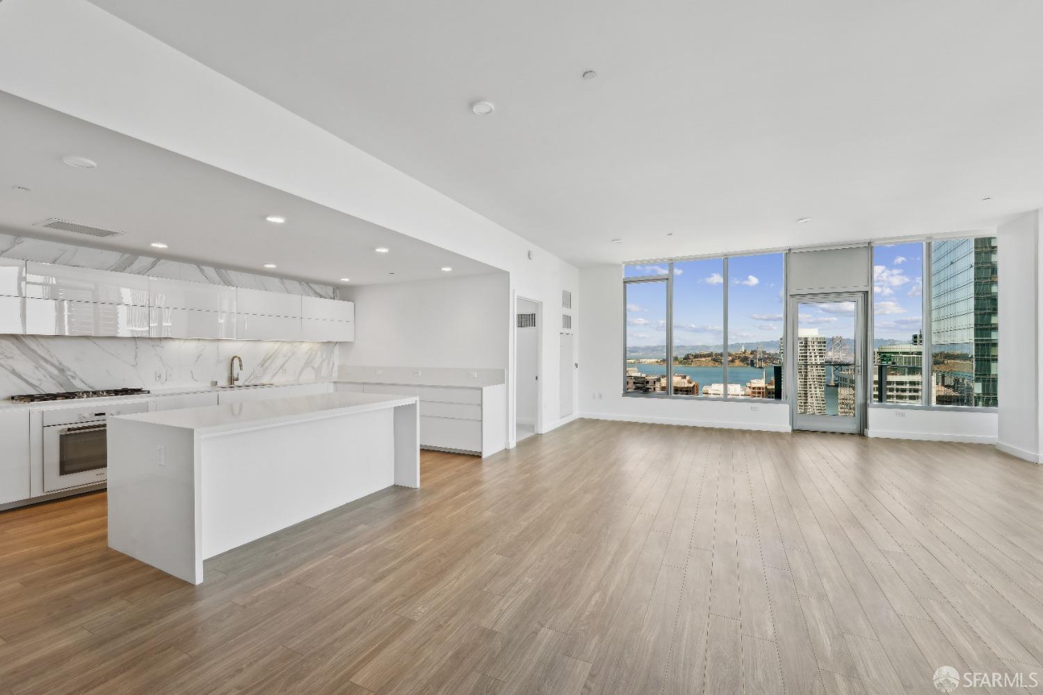 Detail Gallery Image 1 of 42 For 39 Tehama St 34d,  San Francisco,  CA 94105 - 2 Beds | 2/1 Baths