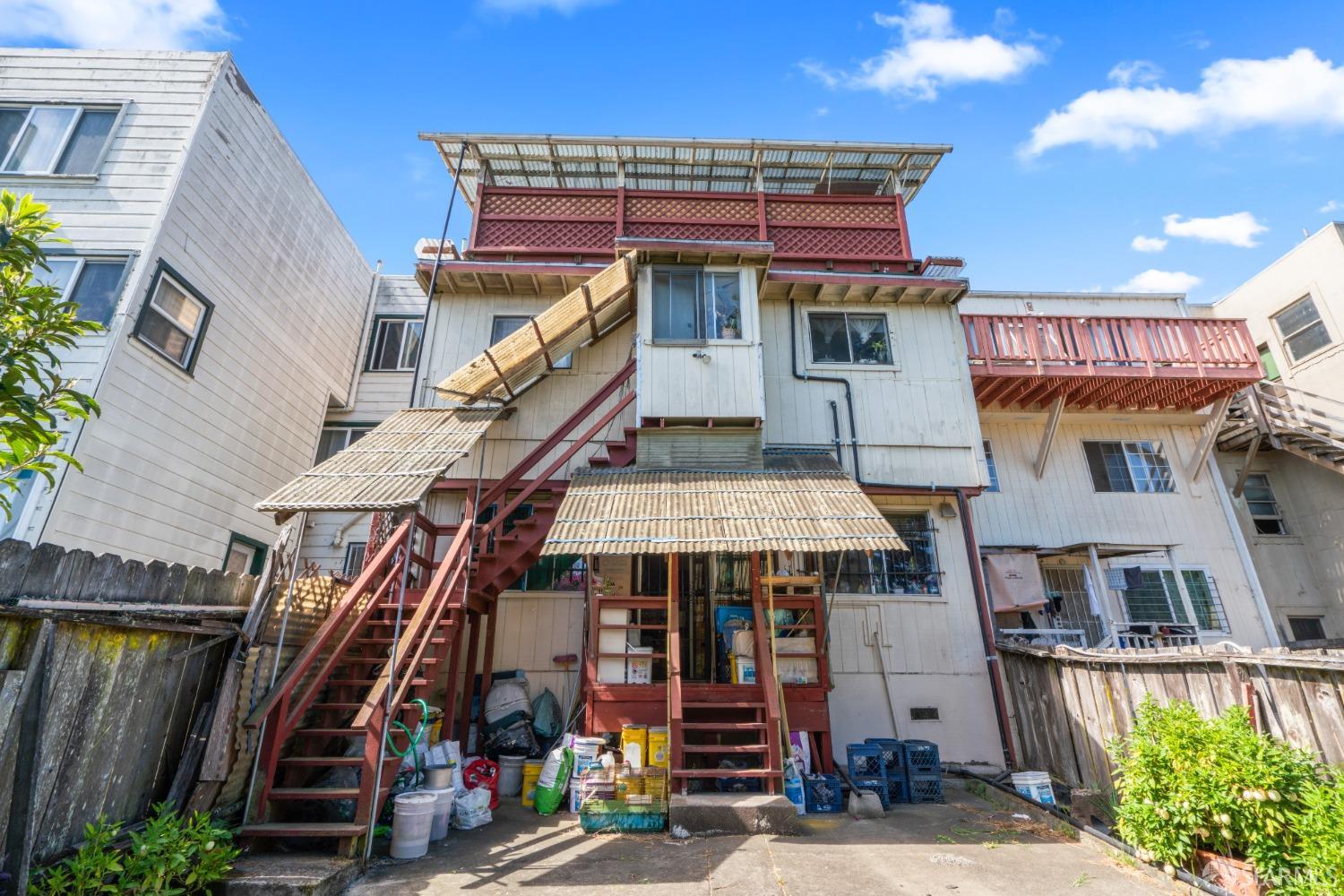 Detail Gallery Image 6 of 29 For 2058 Quesada Ave, San Francisco,  CA 94124 - 4 Beds | 2 Baths