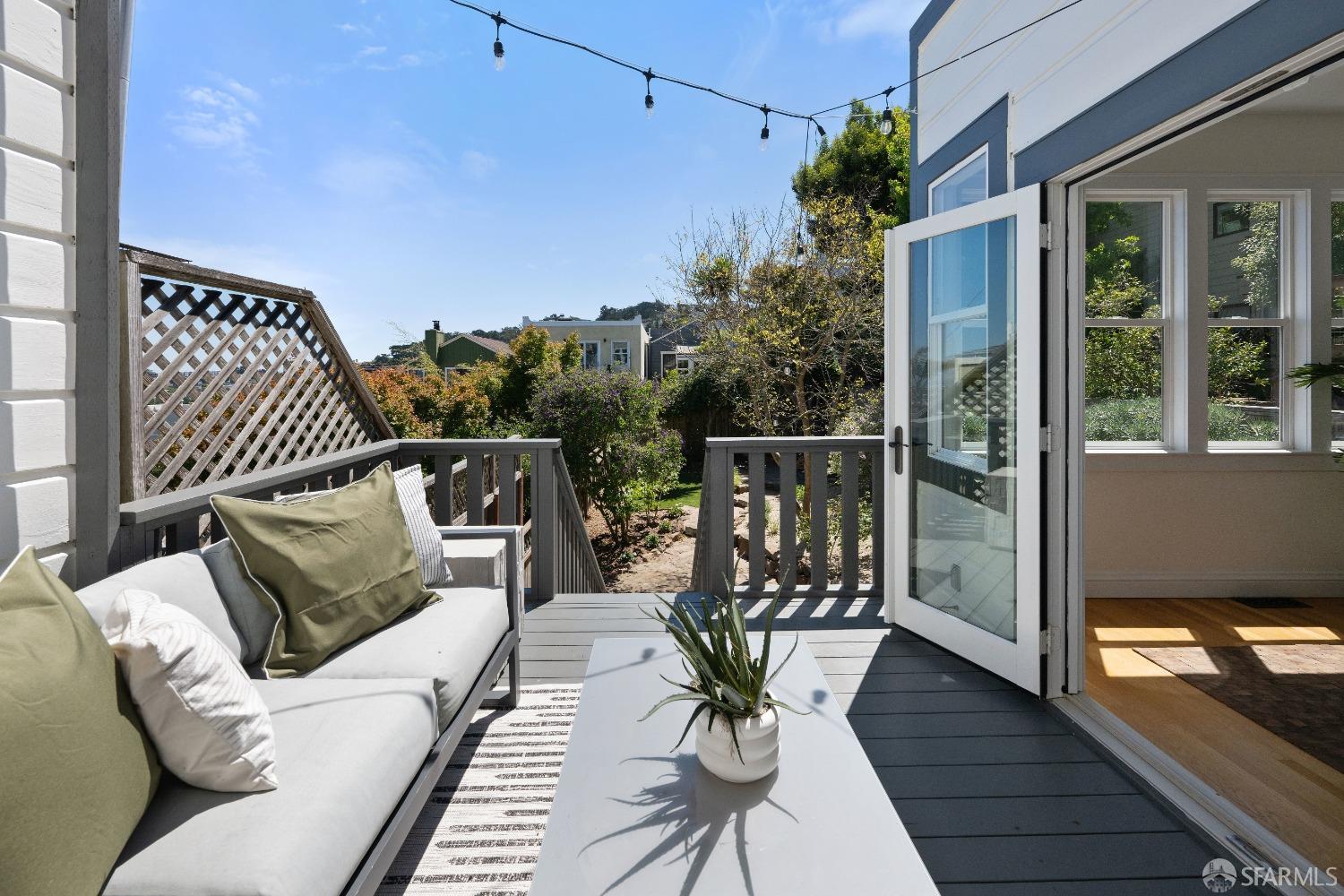 Detail Gallery Image 8 of 20 For 4455 23rd St, San Francisco,  CA 94114 - 3 Beds | 1/1 Baths