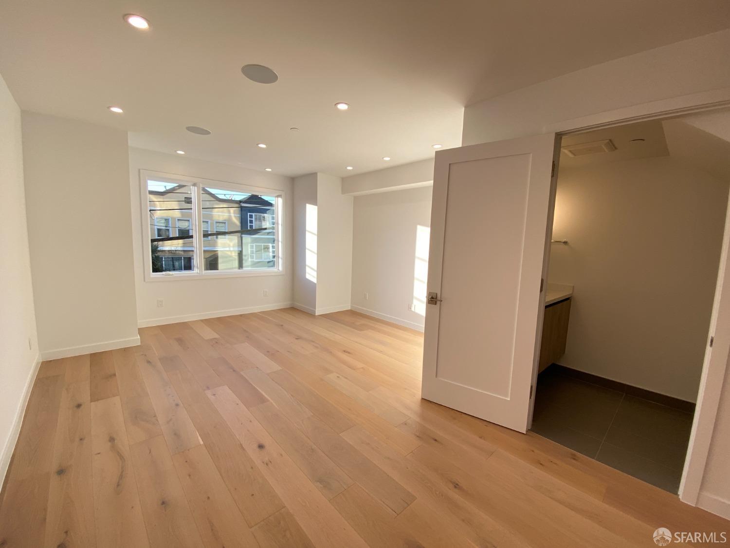 Detail Gallery Image 7 of 27 For 3491 Balboa St #104,  San Francisco,  CA 94121 - 3 Beds | 3/1 Baths