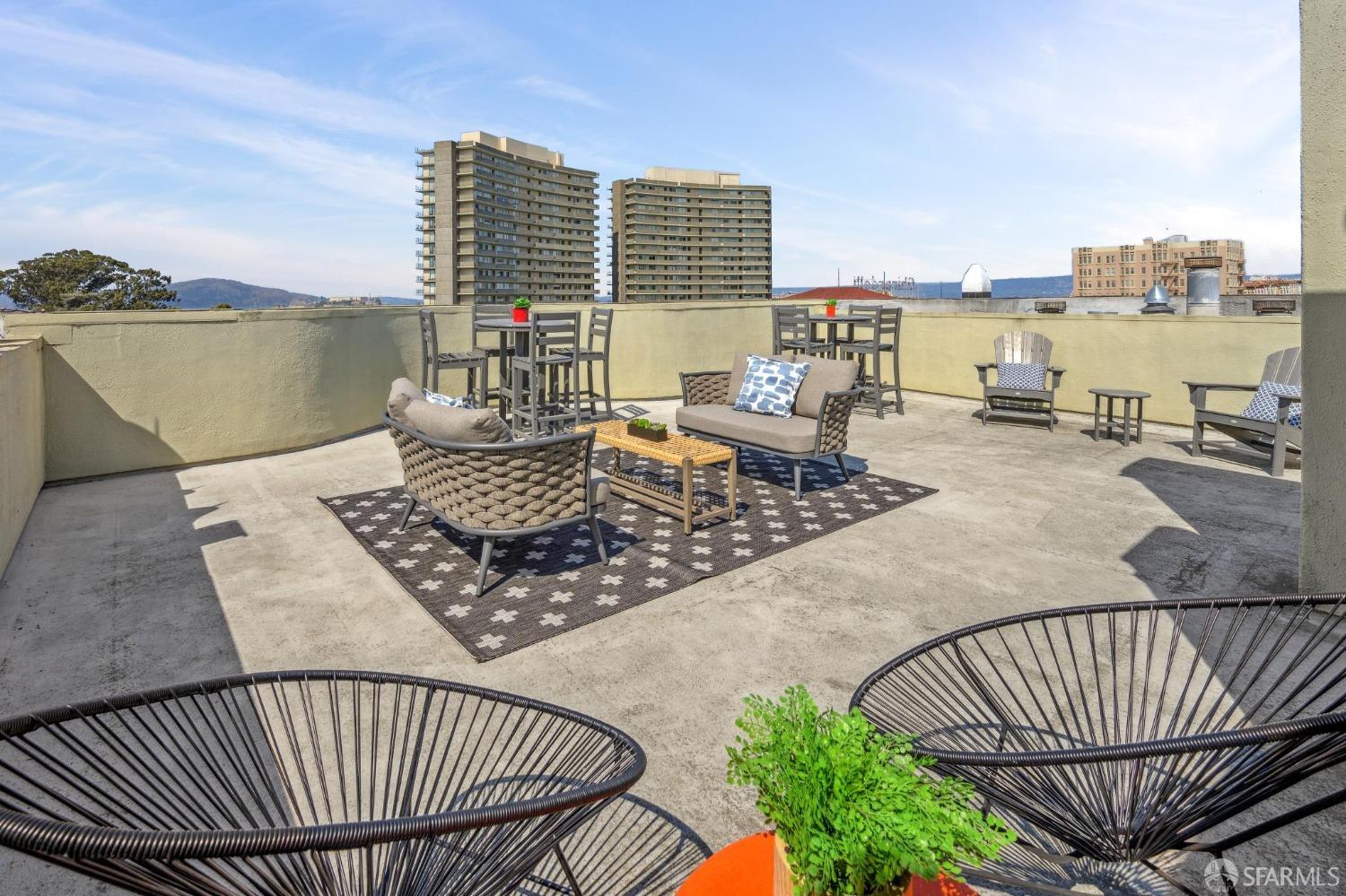 Detail Gallery Image 31 of 43 For 1111 Bay St #401,  San Francisco,  CA 94123 - 2 Beds | 2 Baths