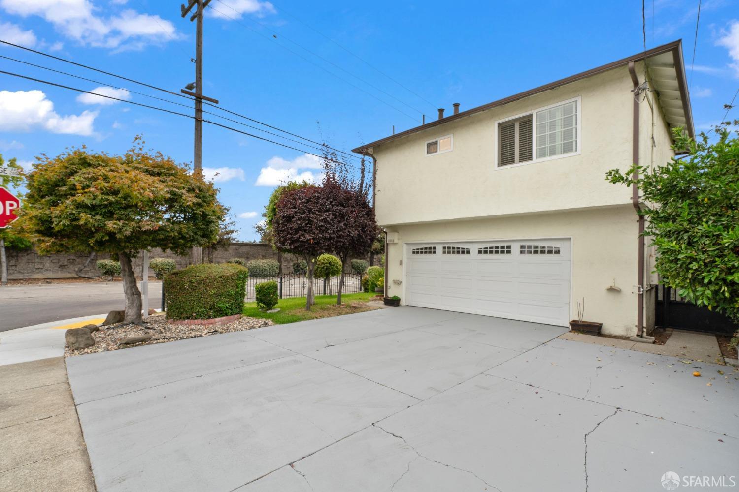 Detail Gallery Image 2 of 44 For 2868 Norbridge Ave, Castro Valley,  CA 94546 - 3 Beds | 2 Baths