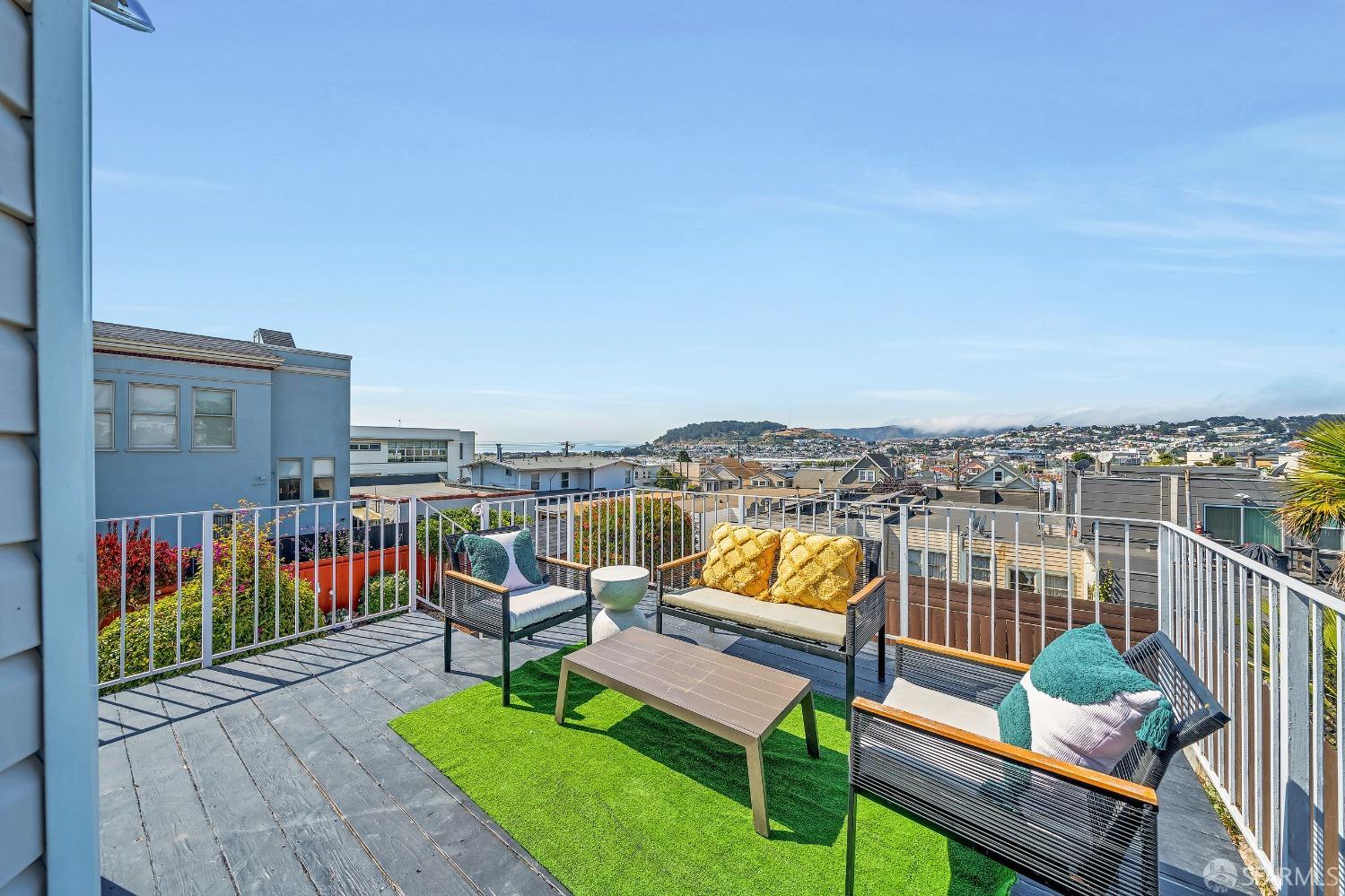 Detail Gallery Image 18 of 38 For 1623 Quesada Ave, San Francisco,  CA 94124 - 4 Beds | 2/1 Baths