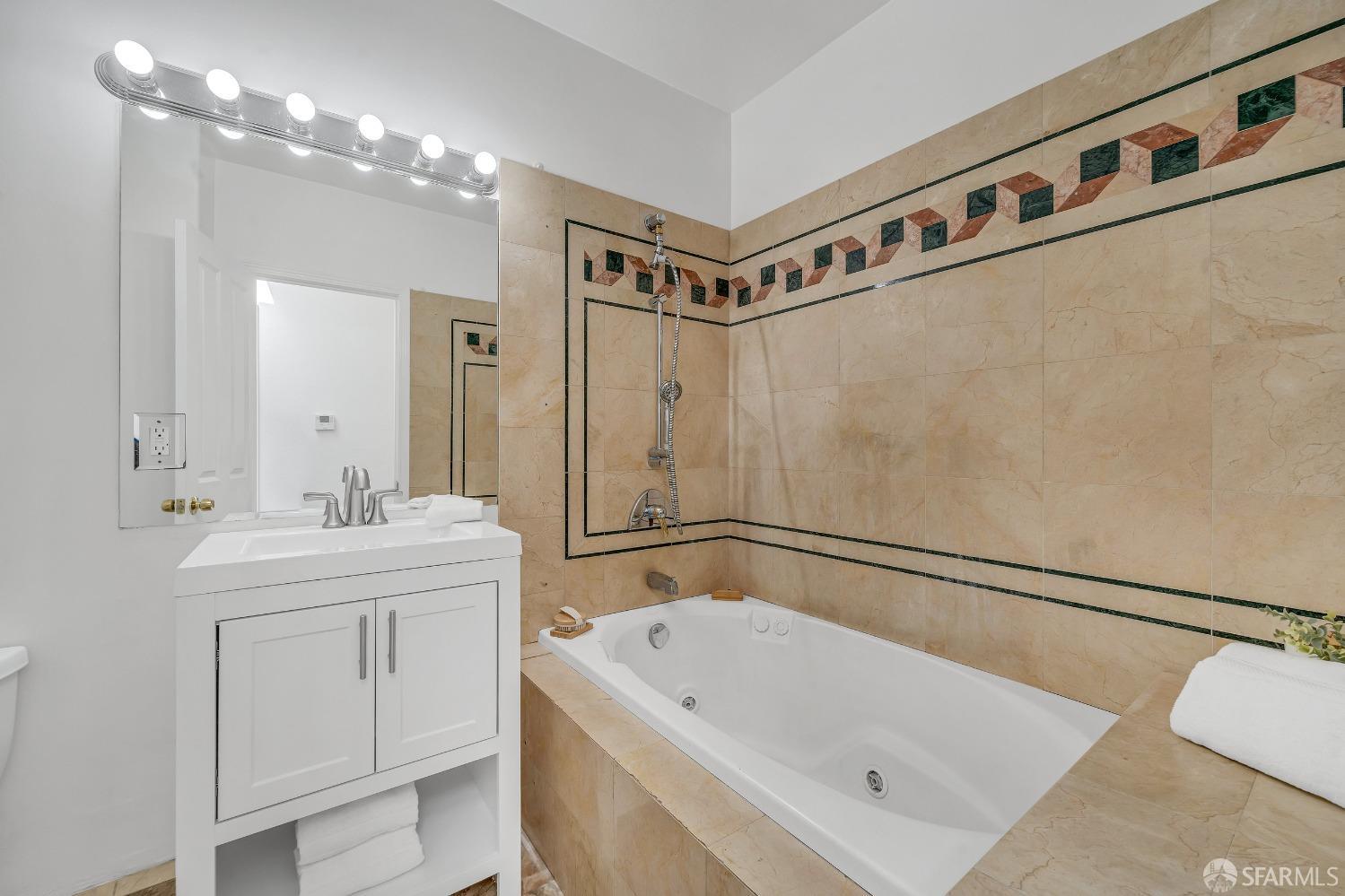 Detail Gallery Image 10 of 38 For 1623 Quesada Ave, San Francisco,  CA 94124 - 4 Beds | 2/1 Baths