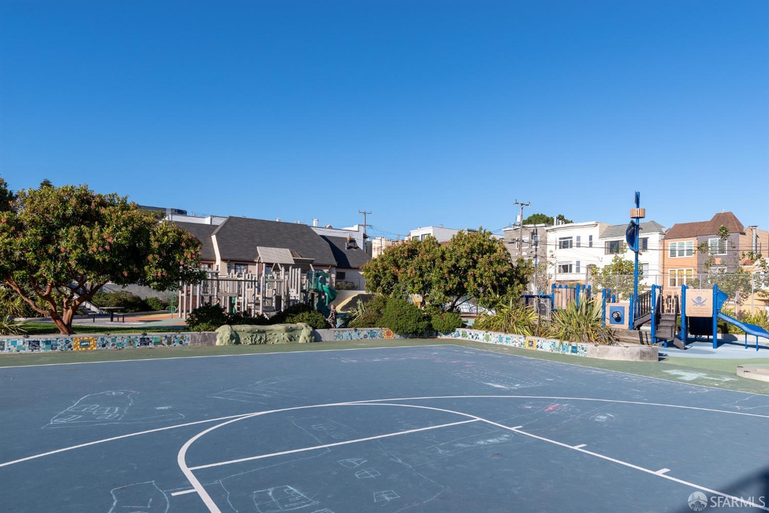 Detail Gallery Image 72 of 82 For 3491 Balboa St #5,  San Francisco,  CA 94121 - 4 Beds | 3/1 Baths