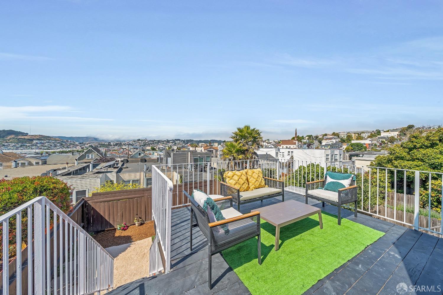 Detail Gallery Image 19 of 38 For 1623 Quesada Ave, San Francisco,  CA 94124 - 4 Beds | 2/1 Baths