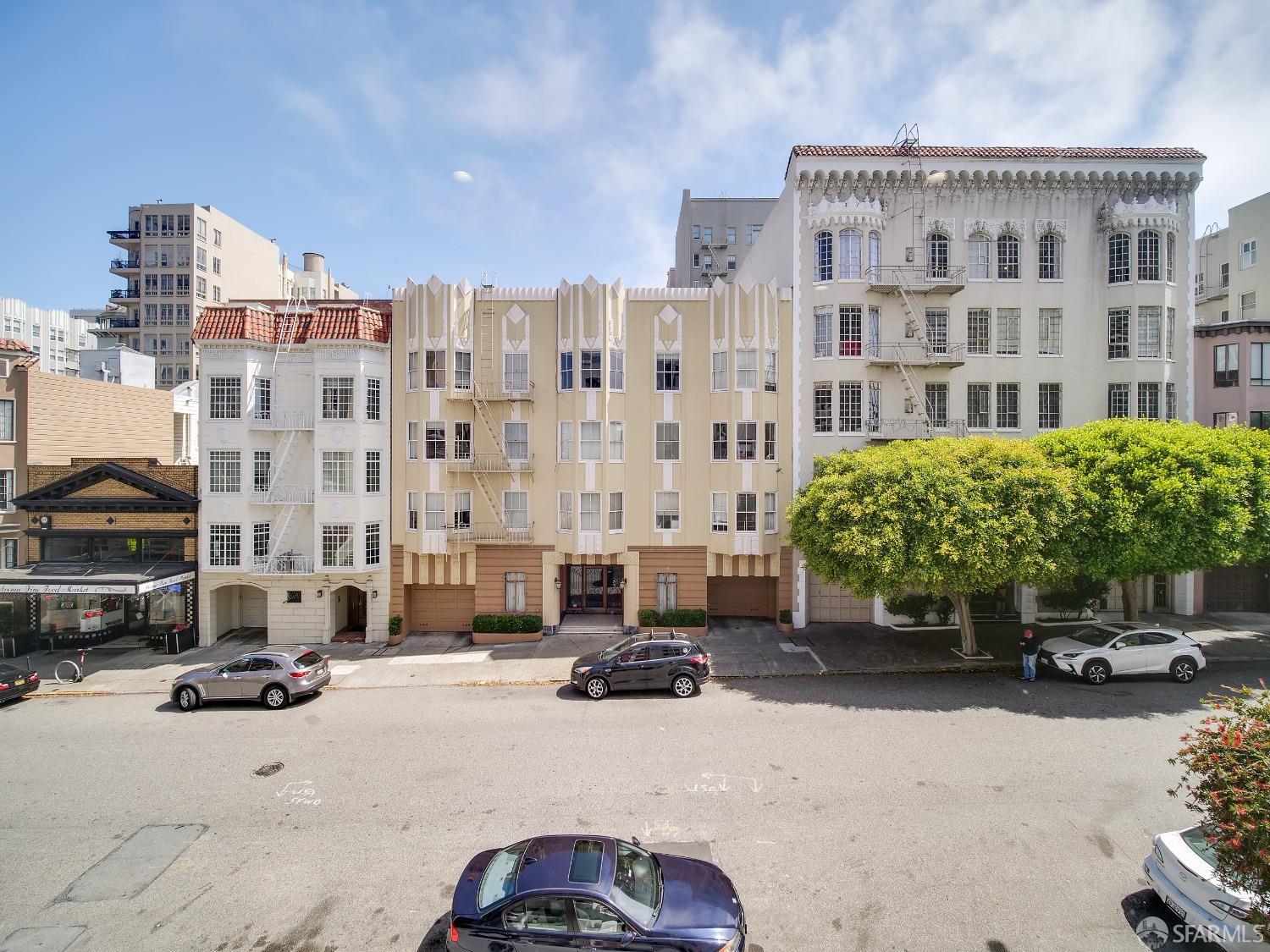 Detail Gallery Image 3 of 23 For 1856 Pacific Ave #2,  San Francisco,  CA 94109 - 2 Beds | 1 Baths