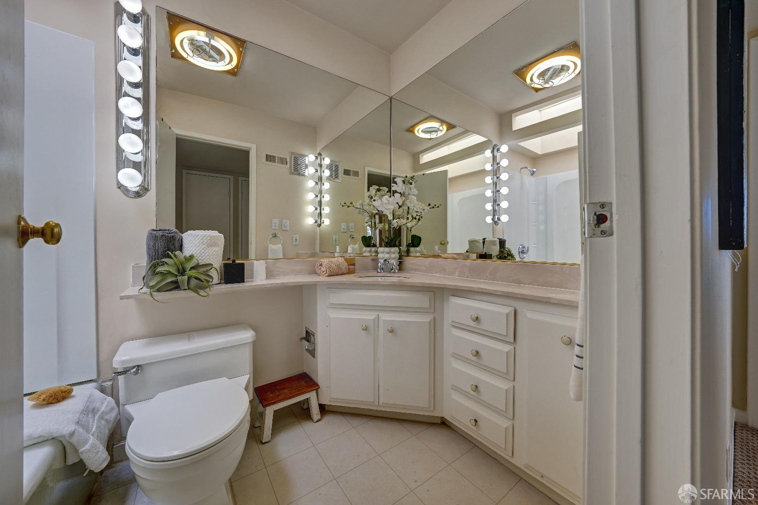 Detail Gallery Image 40 of 69 For 612 Fathom Dr, San Mateo,  CA 94404 - 3 Beds | 2/1 Baths