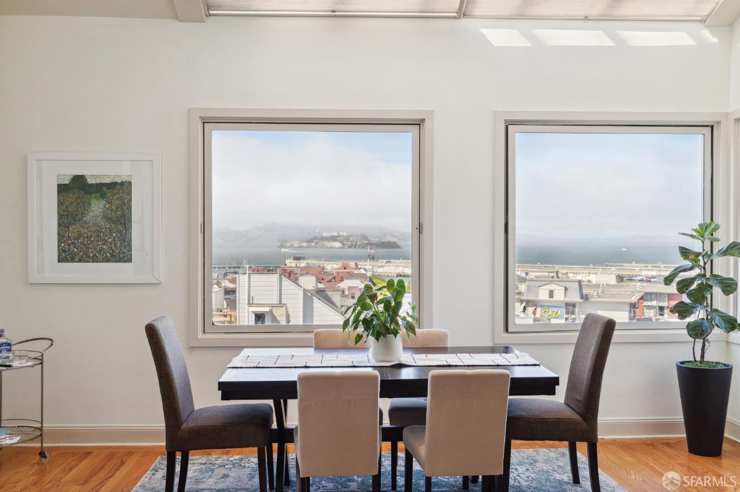 Detail Gallery Image 10 of 48 For 712 Bay St, San Francisco,  CA 94109 - 2 Beds | 1 Baths