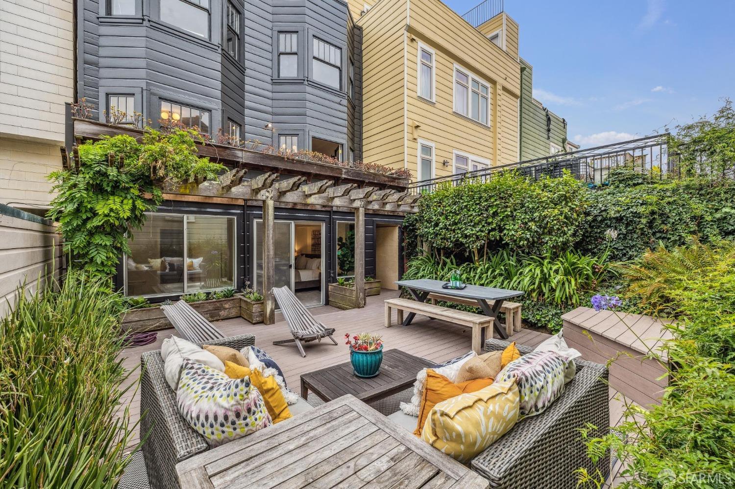 Detail Gallery Image 11 of 31 For 1256 Dolores St #1,  San Francisco,  CA 94110 - 3 Beds | 2 Baths