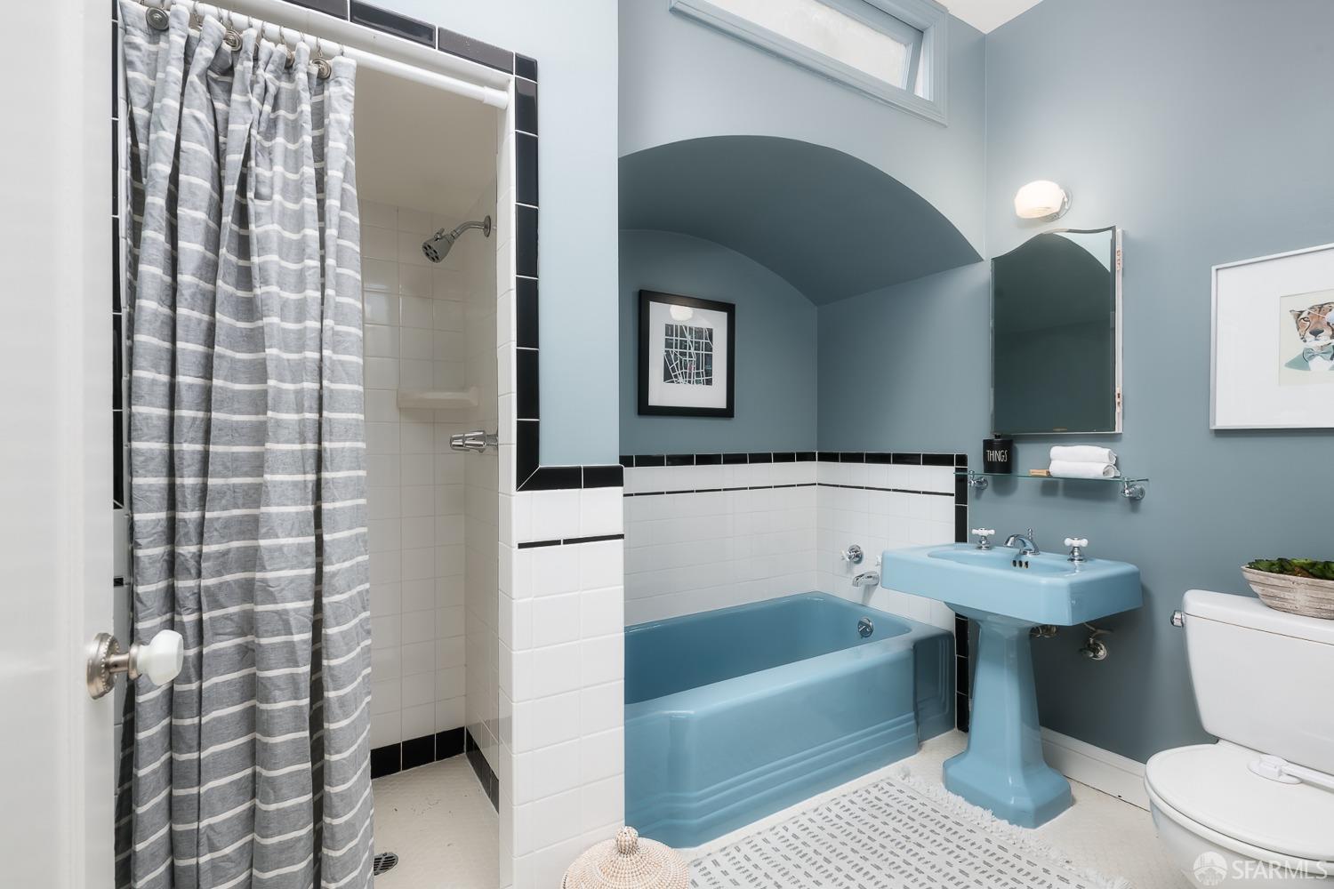 Detail Gallery Image 11 of 22 For 1914 22nd Ave, San Francisco,  CA 94116 - 2 Beds | 2 Baths