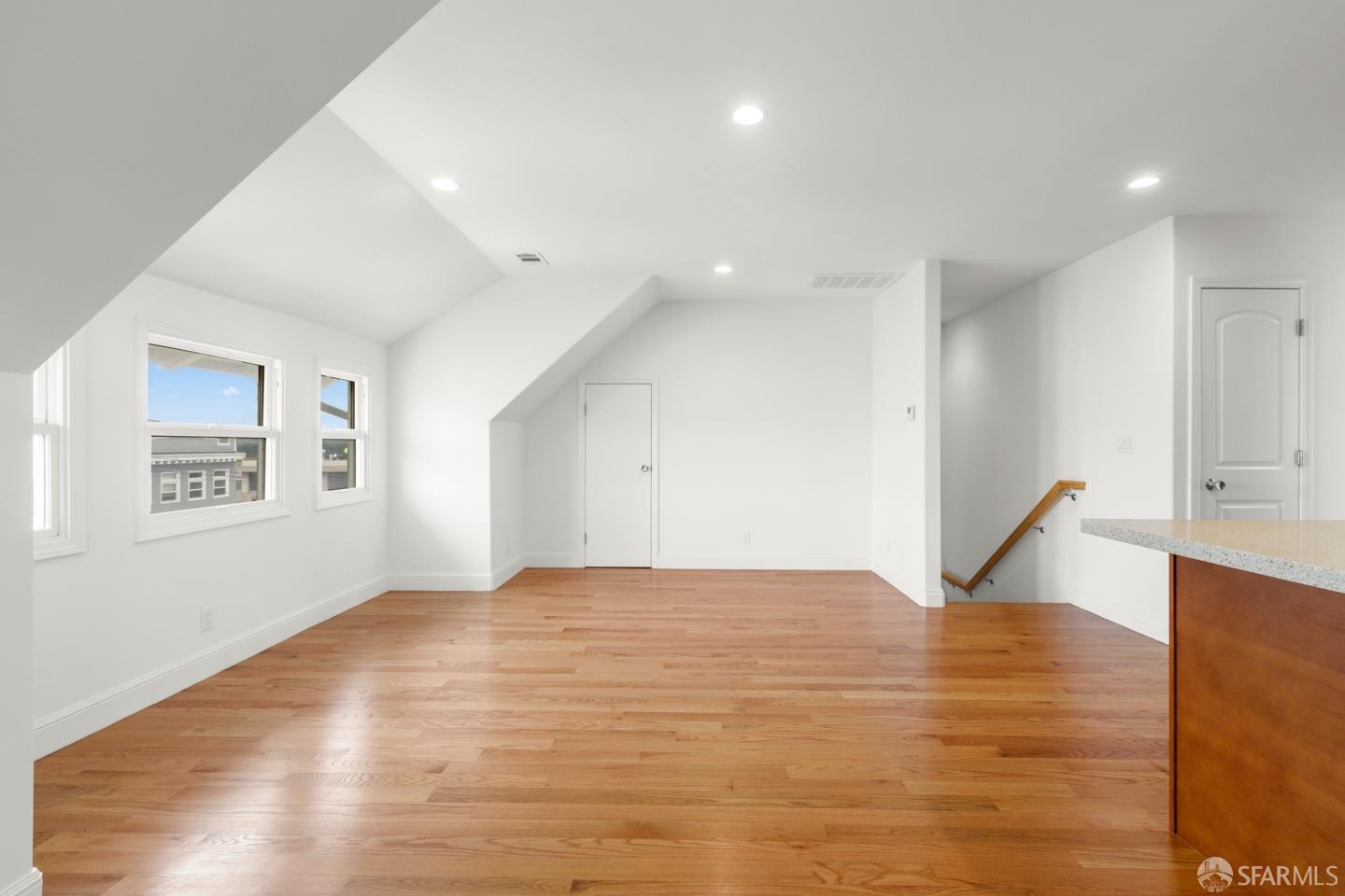 Detail Gallery Image 3 of 27 For 1320 21st Ave a,  San Francisco,  CA 94122 - 3 Beds | 2 Baths