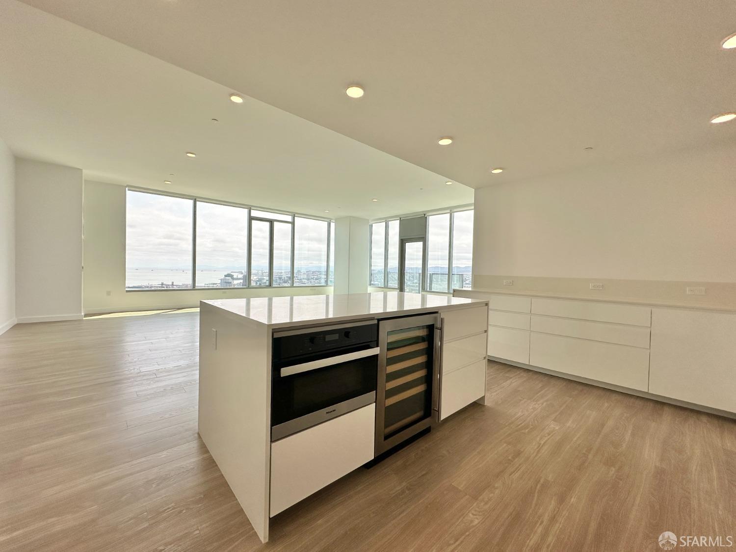 Detail Gallery Image 3 of 38 For 39 Tehama St 33a,  San Francisco,  CA 94105 - 2 Beds | 2/1 Baths