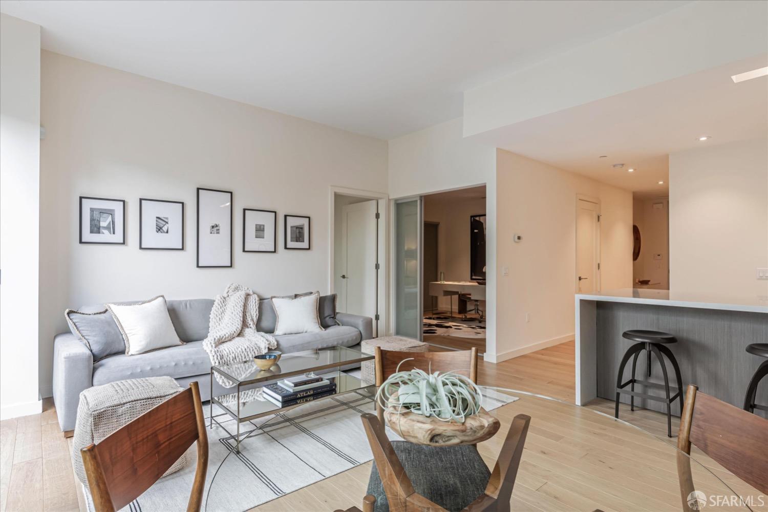 Detail Gallery Image 3 of 15 For 1601 Larkin St #103,  San Francisco,  CA 94109 - 2 Beds | 2 Baths