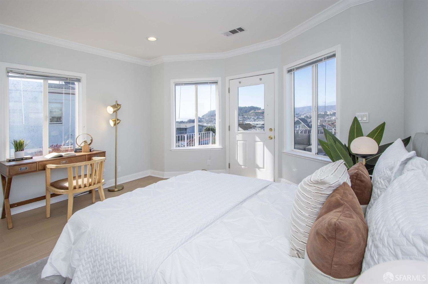 Detail Gallery Image 15 of 38 For 1623 Quesada Ave, San Francisco,  CA 94124 - 4 Beds | 2/1 Baths