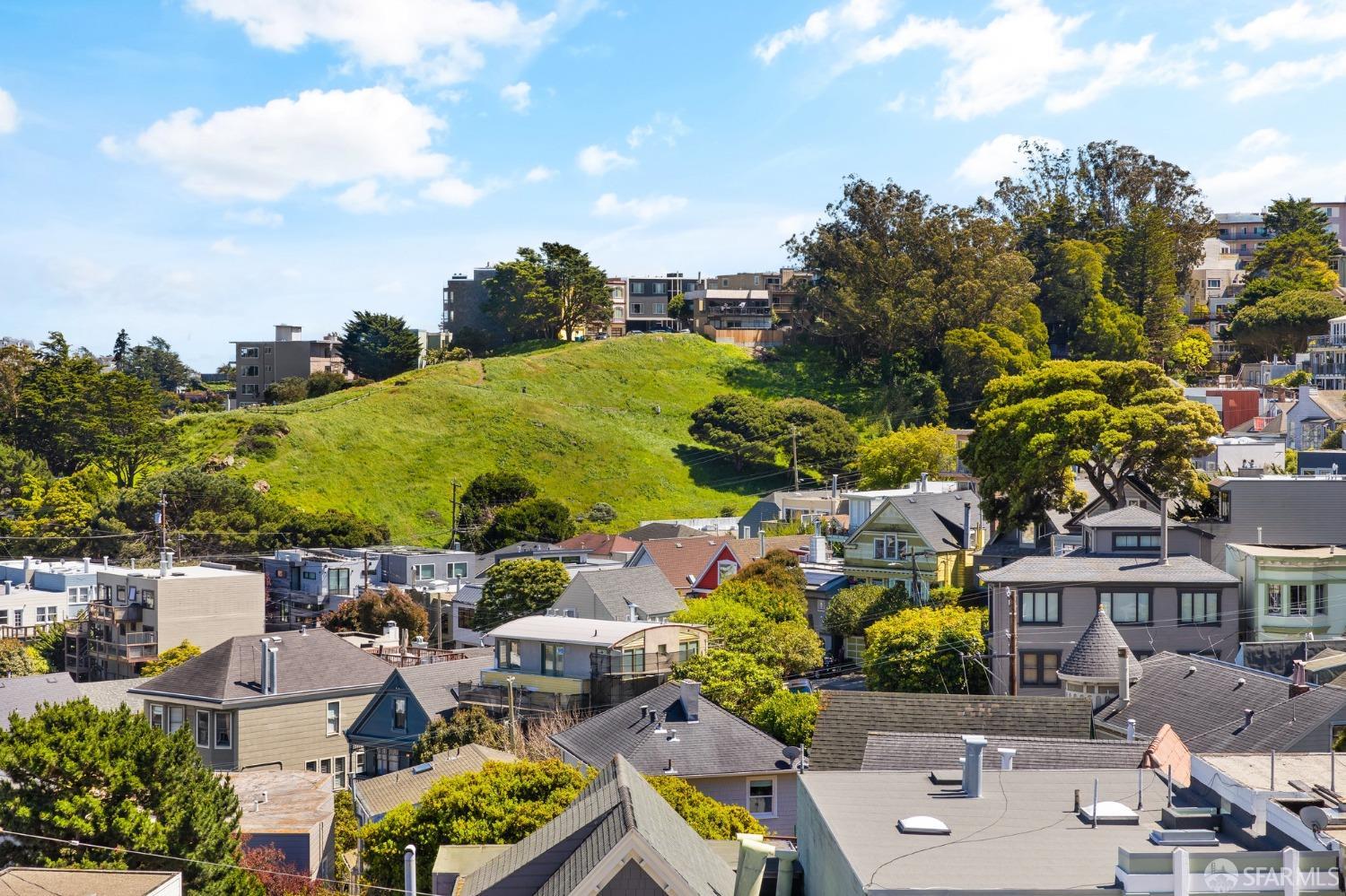 Detail Gallery Image 26 of 77 For 341 Corbett Ave a,  San Francisco,  CA 94114 - 3 Beds | 2/1 Baths